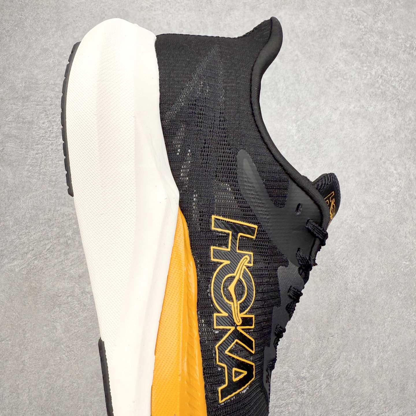 图片[6]-HOKA ONE ONE Rocket X 3 低帮专业越野跑步鞋 实拍首发 相较于前几代Mafate包裹感更好 跟Speedgoat(快速羚羊)系列比起来更加舒适 鞋底防滑性能在下坡的石板台阶和原始路面都有很好的表现 HOKA血统属性厚底设计 在快速下坡时起到缓震保护作用 减少重力给予脚踝、膝部、髋关节等处带来的冲击力 尺码：36 37 37.5 38 38.5 39 40 40.5 41 42 42.5 43 44 44.5 45-选品中心