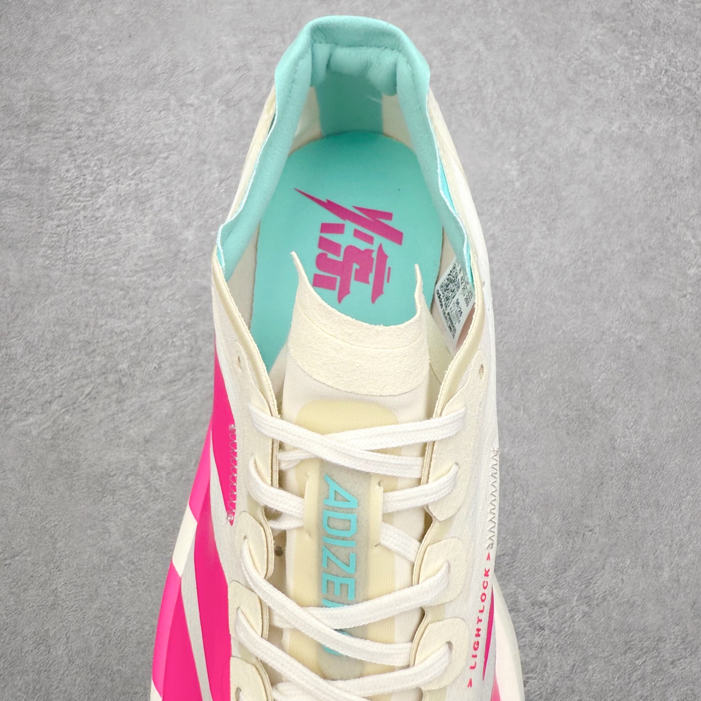 图片[5]-＃纯原 AD Adizero Eva SL M 零度进化版系列低帮轻便透气竞速休闲运动慢跑鞋 KJ3873 相信大家对去年 adidas 横空出世的「顶级超跑」adiZero Adios Pro EVO 1 记忆犹新！不仅登顶阿迪史上最轻跑鞋宝座，更在接下来的全球马拉松赛事中，持续书写着惊人成绩，被网友戏称新一代「阿迪神鞋」全网刷屏！极简设计语言与强烈速度感和存在感的鞋侧三线，让人过目不忘，特别种草！其中定位于中长跑训练的 adidas Adizero Evo SL，整体外观造型与 adiZero Adios Pro EVO 1 非常相似。中底配置方面搭载全掌 Lightstrike Pro，鞋面采用透气网面示人，契合日常训练鞋的定位，更加耐用。外底给到了马牌橡胶，及类似上代竞速旗舰 adidas Adizero Adios Pro 3 区域分布。整体看下来无论是外观的鲜明辨识度，还是配置的扎实程度都很顶。尺码：36 36⅔ 37⅓ 38 38⅔ 39⅓ 40 40⅔ 41⅓ 42 42⅔ 43⅓ 44 44⅔ 45⅓ 46⅓-选品中心