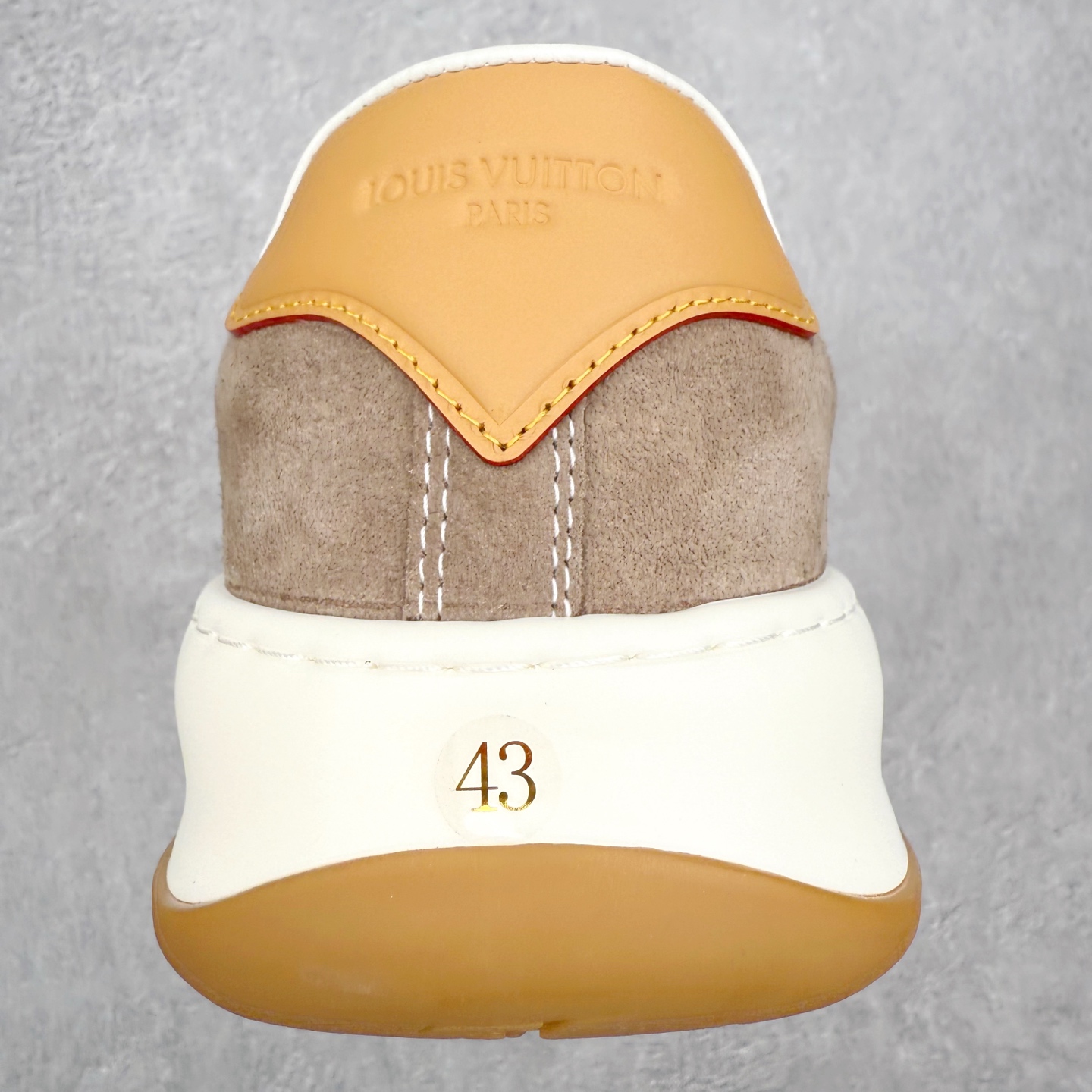 图片[8]-LOUIS VUITTON Tilted Low Sneakers lv倾斜系列低帮复古休闲运动文化百搭板鞋 广东原产#升级原楦型开发纸版#厚实抽屉礼品鞋盒及包装说明书防尘布袋物件(附送官方快递加固牛皮纸外盒!!)#采用Monogram 丹宁布鞋面材质#鞋垫嵌入软脚感EVA物料#后跟耐弯折滴塑支撑片#全新开发TPR光泽组合隔色鞋底❗尺码：39 40 41 42 43 44 45-选品中心