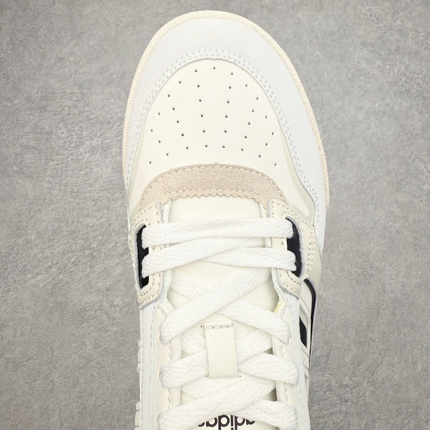 图片[4]-AD Originals 2020 DROP STEP XL三叶草新款 低帮校园休闲运动板鞋 汇聚80和90年代篮球鞋设计含纹理感皮革和绒面革混合鞋面 缀撞色细节 造型复古 搭配加衬及踝鞋领和乙烯乙酸乙烯酯(EVA)插片 脚感舒适 让复古篮球风伴你出 尺码：36 36²/₃ 37¹/₃ 38 38²/₃ 39¹/₃ 40 40²/₃ 41¹/₃ 42 42²/₃ 43¹/₃ 44 44²/₃ 45¹/₃-选品中心