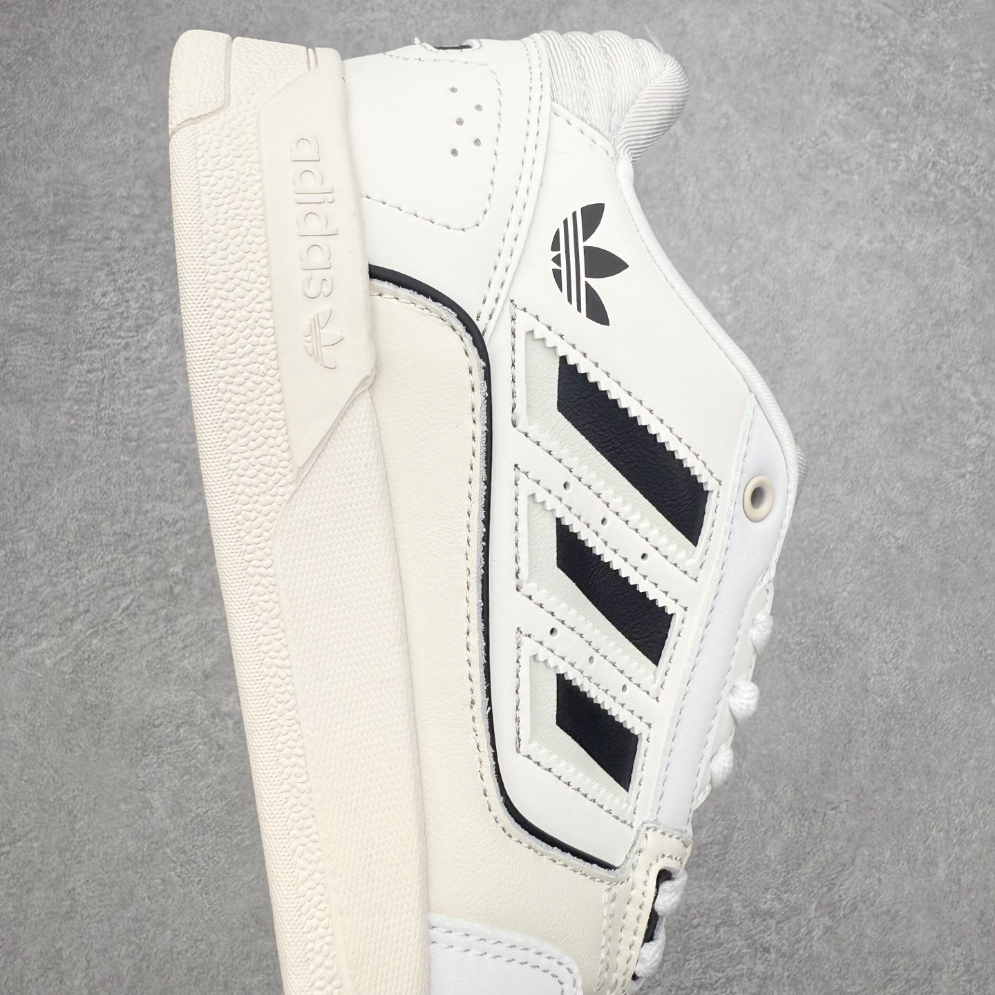 图片[6]-AD Originals 2020 DROP STEP XL三叶草新款 低帮校园休闲运动板鞋 汇聚80和90年代篮球鞋设计含纹理感皮革和绒面革混合鞋面 缀撞色细节 造型复古 搭配加衬及踝鞋领和乙烯乙酸乙烯酯(EVA)插片 脚感舒适 让复古篮球风伴你出 尺码：36 36²/₃ 37¹/₃ 38 38²/₃ 39¹/₃ 40 40²/₃ 41¹/₃ 42 42²/₃ 43¹/₃ 44 44²/₃ 45¹/₃-选品中心