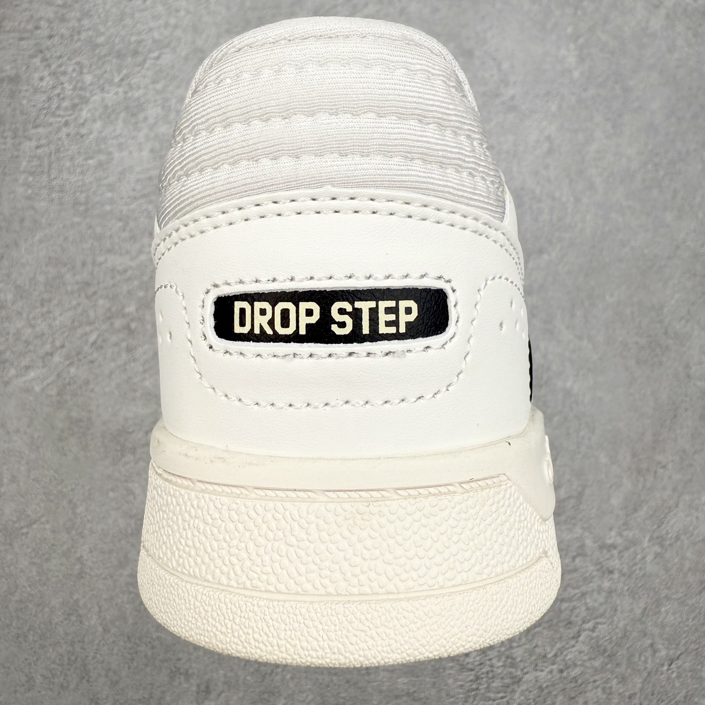 图片[8]-AD Originals 2020 DROP STEP XL三叶草新款 低帮校园休闲运动板鞋 汇聚80和90年代篮球鞋设计含纹理感皮革和绒面革混合鞋面 缀撞色细节 造型复古 搭配加衬及踝鞋领和乙烯乙酸乙烯酯(EVA)插片 脚感舒适 让复古篮球风伴你出 尺码：36 36²/₃ 37¹/₃ 38 38²/₃ 39¹/₃ 40 40²/₃ 41¹/₃ 42 42²/₃ 43¹/₃ 44 44²/₃ 45¹/₃-选品中心