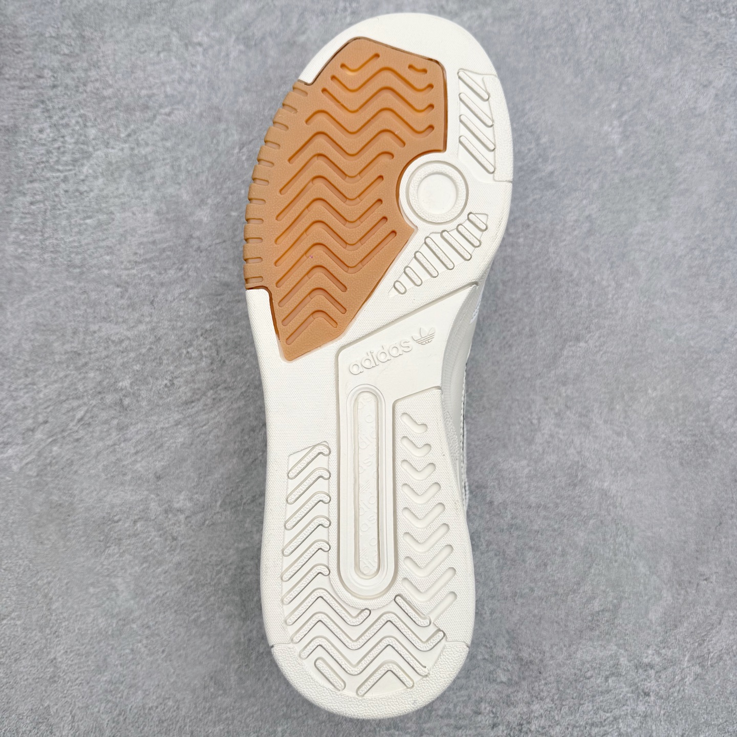 图片[9]-AD Originals 2020 DROP STEP XL三叶草新款 低帮校园休闲运动板鞋 汇聚80和90年代篮球鞋设计含纹理感皮革和绒面革混合鞋面 缀撞色细节 造型复古 搭配加衬及踝鞋领和乙烯乙酸乙烯酯(EVA)插片 脚感舒适 让复古篮球风伴你出 尺码：36 36²/₃ 37¹/₃ 38 38²/₃ 39¹/₃ 40 40²/₃ 41¹/₃ 42 42²/₃ 43¹/₃ 44 44²/₃ 45¹/₃-选品中心