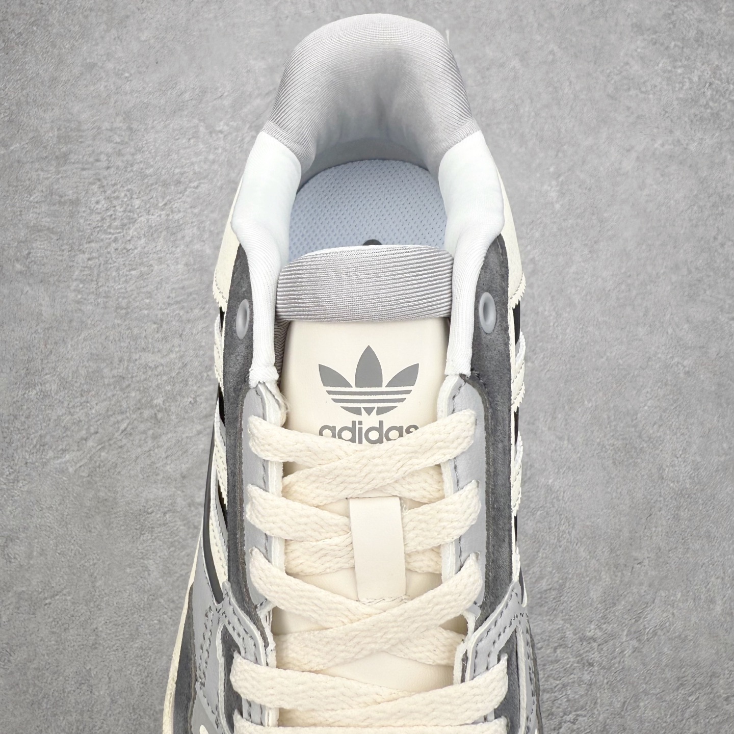 图片[5]-AD Originals 2020 DROP STEP XL三叶草新款 低帮校园休闲运动板鞋 汇聚80和90年代篮球鞋设计含纹理感皮革和绒面革混合鞋面 缀撞色细节 造型复古 搭配加衬及踝鞋领和乙烯乙酸乙烯酯(EVA)插片 脚感舒适 让复古篮球风伴你出 尺码：36 36²/₃ 37¹/₃ 38 38²/₃ 39¹/₃ 40 40²/₃ 41¹/₃ 42 42²/₃ 43¹/₃ 44 44²/₃ 45¹/₃-选品中心