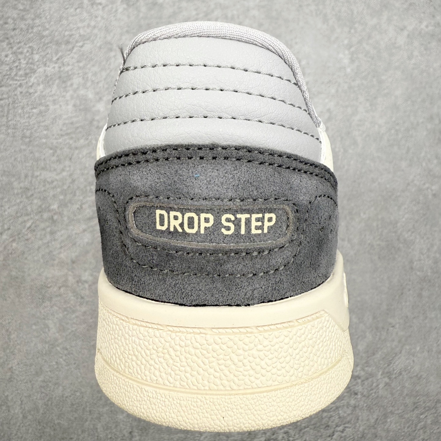 图片[8]-AD Originals 2020 DROP STEP XL三叶草新款 低帮校园休闲运动板鞋 汇聚80和90年代篮球鞋设计含纹理感皮革和绒面革混合鞋面 缀撞色细节 造型复古 搭配加衬及踝鞋领和乙烯乙酸乙烯酯(EVA)插片 脚感舒适 让复古篮球风伴你出 尺码：36 36²/₃ 37¹/₃ 38 38²/₃ 39¹/₃ 40 40²/₃ 41¹/₃ 42 42²/₃ 43¹/₃ 44 44²/₃ 45¹/₃-选品中心