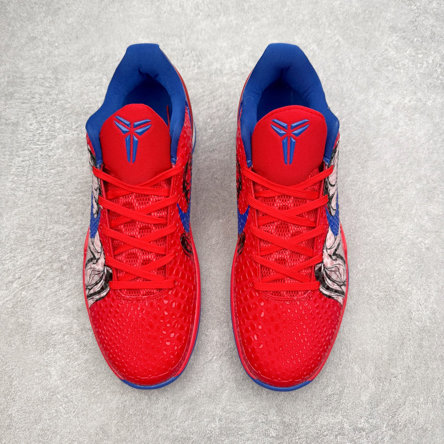 图片[2]-NK Zoom Kobe 6 Protro 科比六代实战篮球鞋 马年定制CYN配色 Eric Avar 这一次在设计中将轻盈发挥到了极致 鞋面采用了更加轻盈、更加强韧的创新的Flywire 2.0技术 球鞋重量更加轻质 重量仅为10.6盎司 内靴设计也使得穿着更加舒适 中底的配置则依日是可靠的zoom气垫和碳板的搭配 外底有个小细节令人十分喜欢 将纹路做成了心电图状 寓意科比对于篮球的喜爱 尺码：40 40.5 41 42 42.5 43 44 44.5 45 46-选品中心