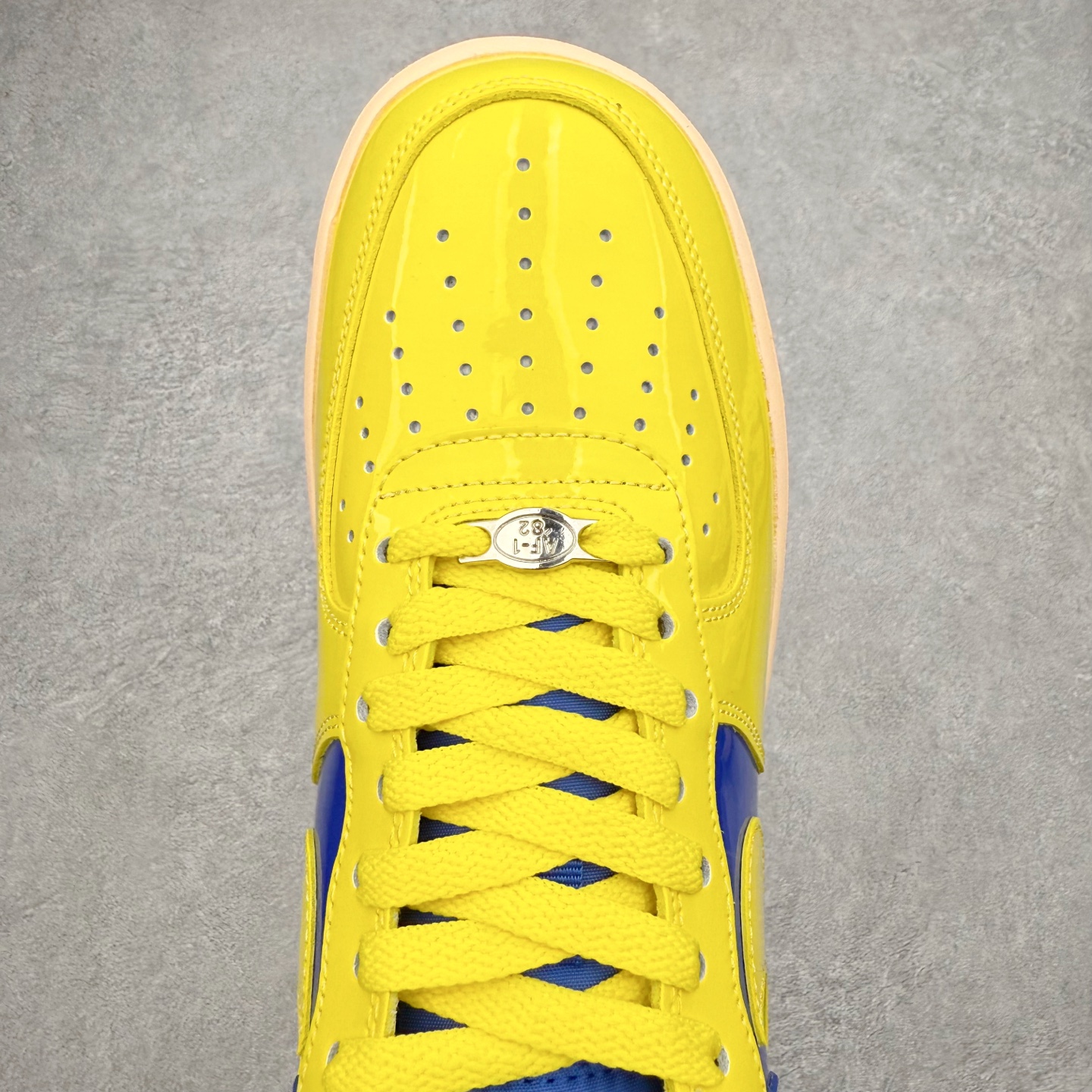 图片[4]-NK Air Force 1´07 Low 空军一号低帮百搭休闲运动板鞋 HV9405-300 柔软、弹性十足的缓震性能和出色的中底设计 横跨复古与现代的外型结合 造就出风靡全球 三十多年的Force 1 直到今天还深受青睐 实拍调校N版已经零色差零失真 百分百还原实物色彩所见即所得 不存在货不对板色差等低级问题 选购参考实物拍摄 不混卖不参货 只用心做好货严格选品 承诺混一赔十 尺码：36 36.5 37.5 38 38.5 39 40 40.5 41 42 42.5 43 44 44.5 45-选品中心