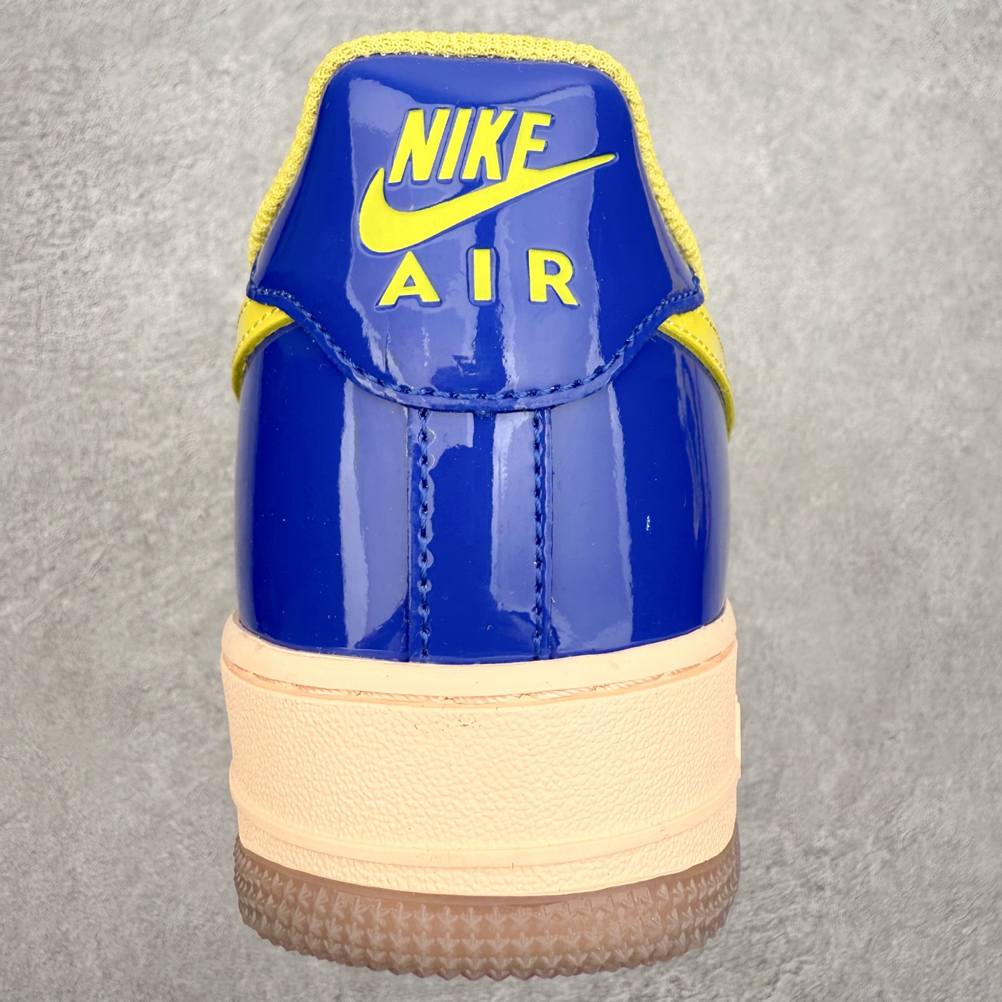 图片[8]-NK Air Force 1´07 Low 空军一号低帮百搭休闲运动板鞋 HV9405-300 柔软、弹性十足的缓震性能和出色的中底设计 横跨复古与现代的外型结合 造就出风靡全球 三十多年的Force 1 直到今天还深受青睐 实拍调校N版已经零色差零失真 百分百还原实物色彩所见即所得 不存在货不对板色差等低级问题 选购参考实物拍摄 不混卖不参货 只用心做好货严格选品 承诺混一赔十 尺码：36 36.5 37.5 38 38.5 39 40 40.5 41 42 42.5 43 44 44.5 45-选品中心