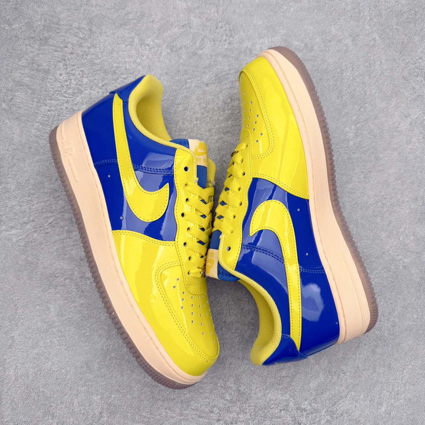 图片[3]-NK Air Force 1´07 Low 空军一号低帮百搭休闲运动板鞋 HV9405-300 柔软、弹性十足的缓震性能和出色的中底设计 横跨复古与现代的外型结合 造就出风靡全球 三十多年的Force 1 直到今天还深受青睐 实拍调校N版已经零色差零失真 百分百还原实物色彩所见即所得 不存在货不对板色差等低级问题 选购参考实物拍摄 不混卖不参货 只用心做好货严格选品 承诺混一赔十 尺码：36 36.5 37.5 38 38.5 39 40 40.5 41 42 42.5 43 44 44.5 45-选品中心