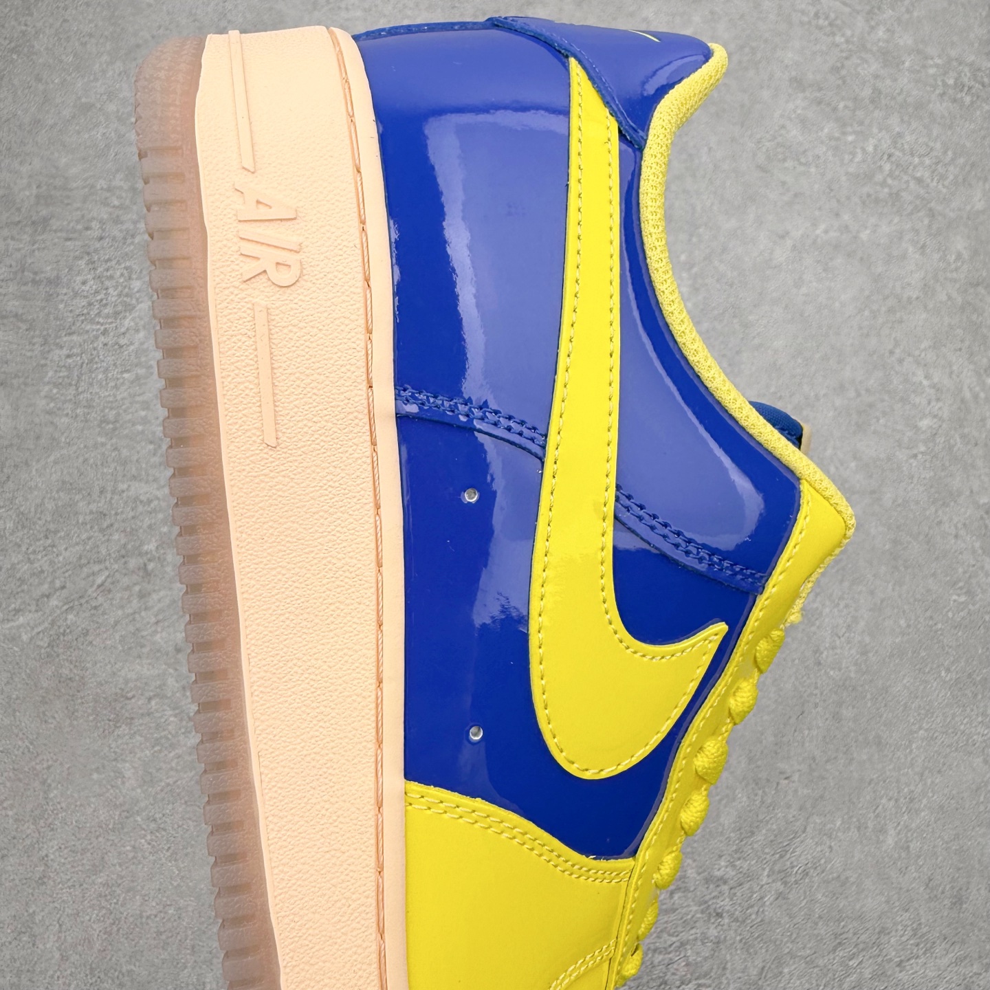 图片[6]-NK Air Force 1´07 Low 空军一号低帮百搭休闲运动板鞋 HV9405-300 柔软、弹性十足的缓震性能和出色的中底设计 横跨复古与现代的外型结合 造就出风靡全球 三十多年的Force 1 直到今天还深受青睐 实拍调校N版已经零色差零失真 百分百还原实物色彩所见即所得 不存在货不对板色差等低级问题 选购参考实物拍摄 不混卖不参货 只用心做好货严格选品 承诺混一赔十 尺码：36 36.5 37.5 38 38.5 39 40 40.5 41 42 42.5 43 44 44.5 45-选品中心