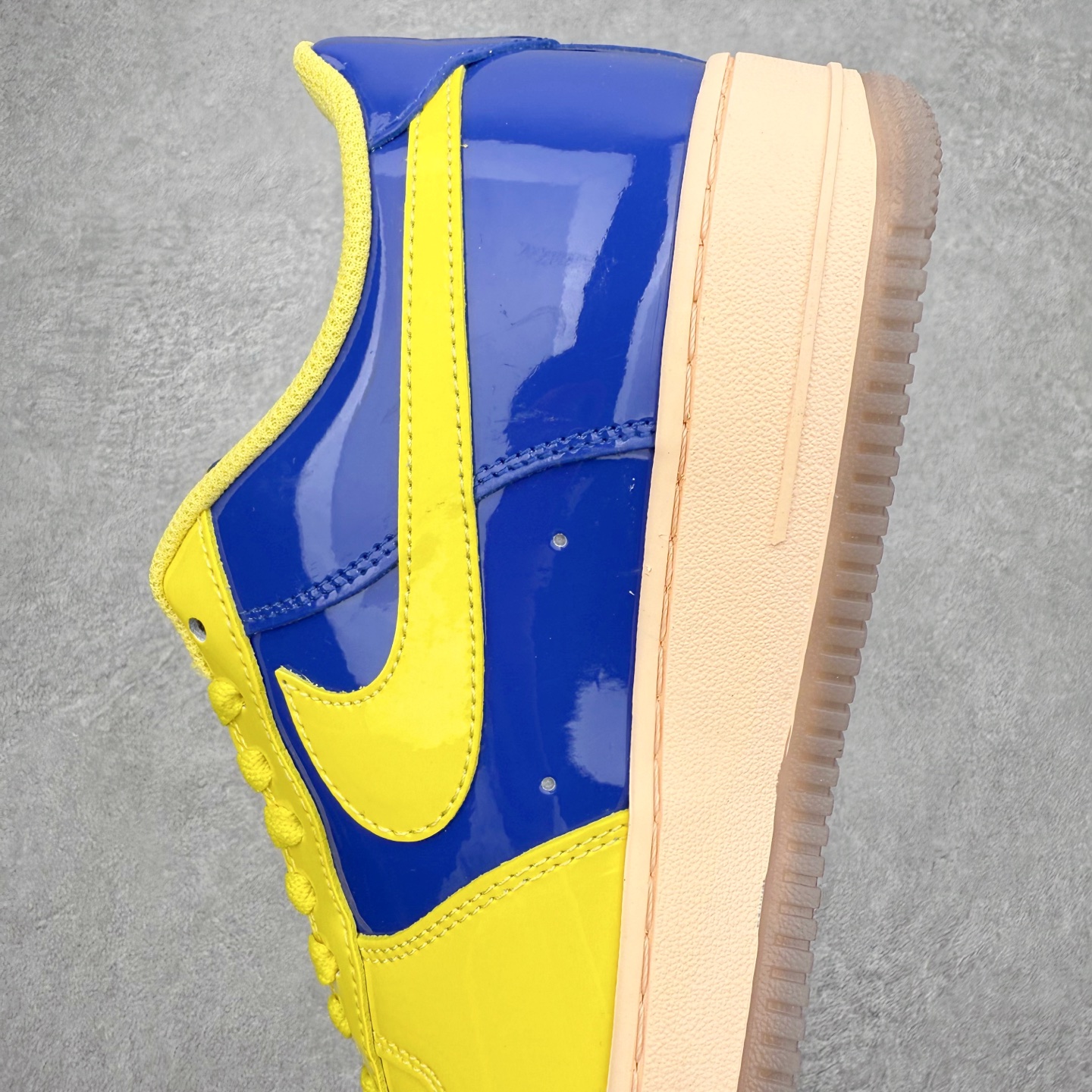 图片[7]-NK Air Force 1´07 Low 空军一号低帮百搭休闲运动板鞋 HV9405-300 柔软、弹性十足的缓震性能和出色的中底设计 横跨复古与现代的外型结合 造就出风靡全球 三十多年的Force 1 直到今天还深受青睐 实拍调校N版已经零色差零失真 百分百还原实物色彩所见即所得 不存在货不对板色差等低级问题 选购参考实物拍摄 不混卖不参货 只用心做好货严格选品 承诺混一赔十 尺码：36 36.5 37.5 38 38.5 39 40 40.5 41 42 42.5 43 44 44.5 45-选品中心