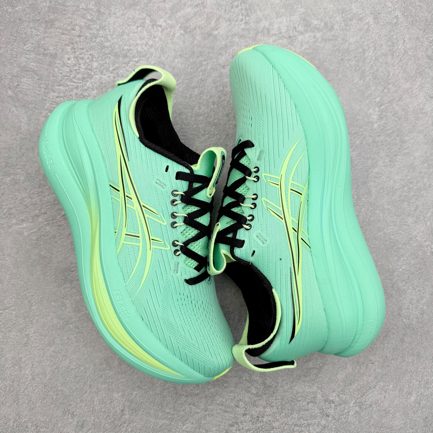 图片[3]-Asics GEL-Nimbus 28 亚瑟士缓震跑鞋 近年复古风潮的势头很旺 ASICS一直坚信保持身体的健康与活力是打造健康快乐的生活方式的最佳途径 ASICS为复古鞋型注入新设计 为玩家的街头穿搭提供了更多可能 GEL-NIMBUSTM9运动鞋最初是为中立和仰卧跑步者设计的长距离训练器 采用原始材料和关键细节重新设计 其Y2K时代的工业外观也被大胆的对比和色块所抵消 尺码：36 36.5 37.5 38 38.5 39 40 40.5 41.5 42 42.5 43.5 44 44.5 45-选品中心