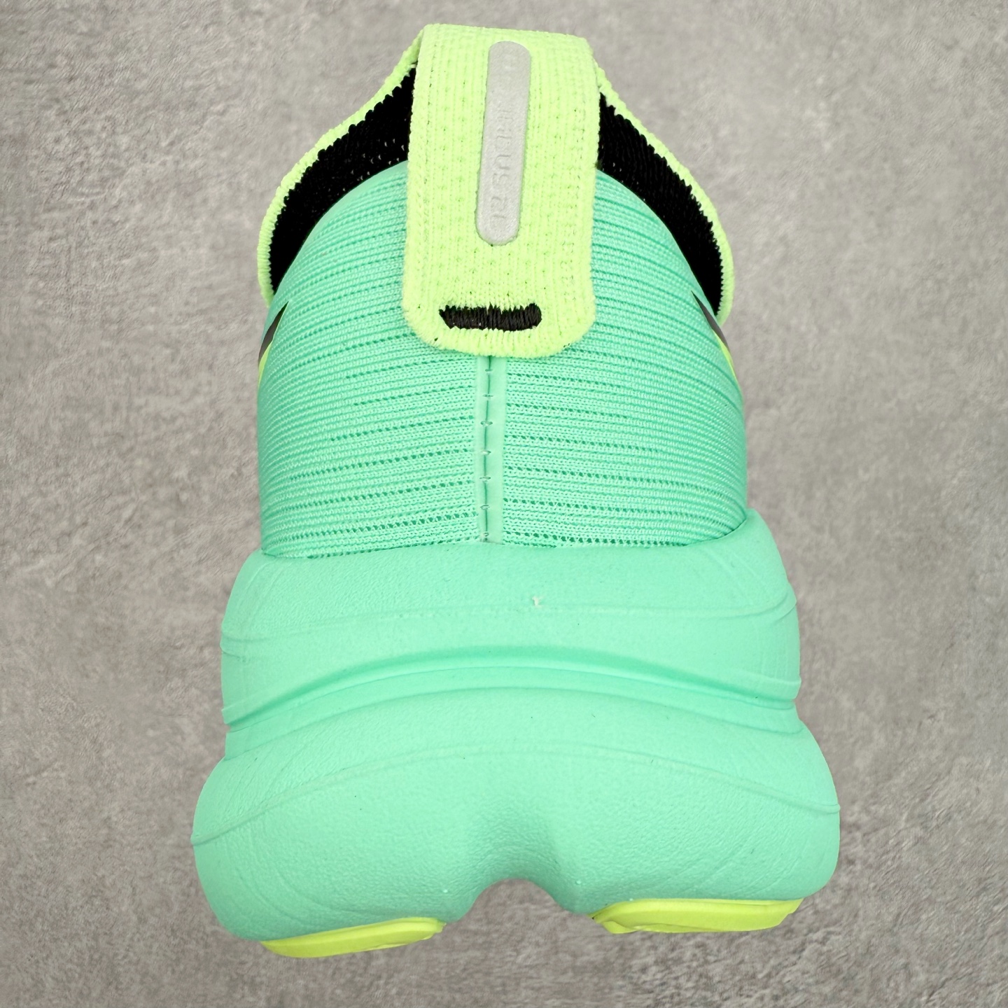 图片[8]-Asics GEL-Nimbus 28 亚瑟士缓震跑鞋 近年复古风潮的势头很旺 ASICS一直坚信保持身体的健康与活力是打造健康快乐的生活方式的最佳途径 ASICS为复古鞋型注入新设计 为玩家的街头穿搭提供了更多可能 GEL-NIMBUSTM9运动鞋最初是为中立和仰卧跑步者设计的长距离训练器 采用原始材料和关键细节重新设计 其Y2K时代的工业外观也被大胆的对比和色块所抵消 尺码：36 36.5 37.5 38 38.5 39 40 40.5 41.5 42 42.5 43.5 44 44.5 45-选品中心