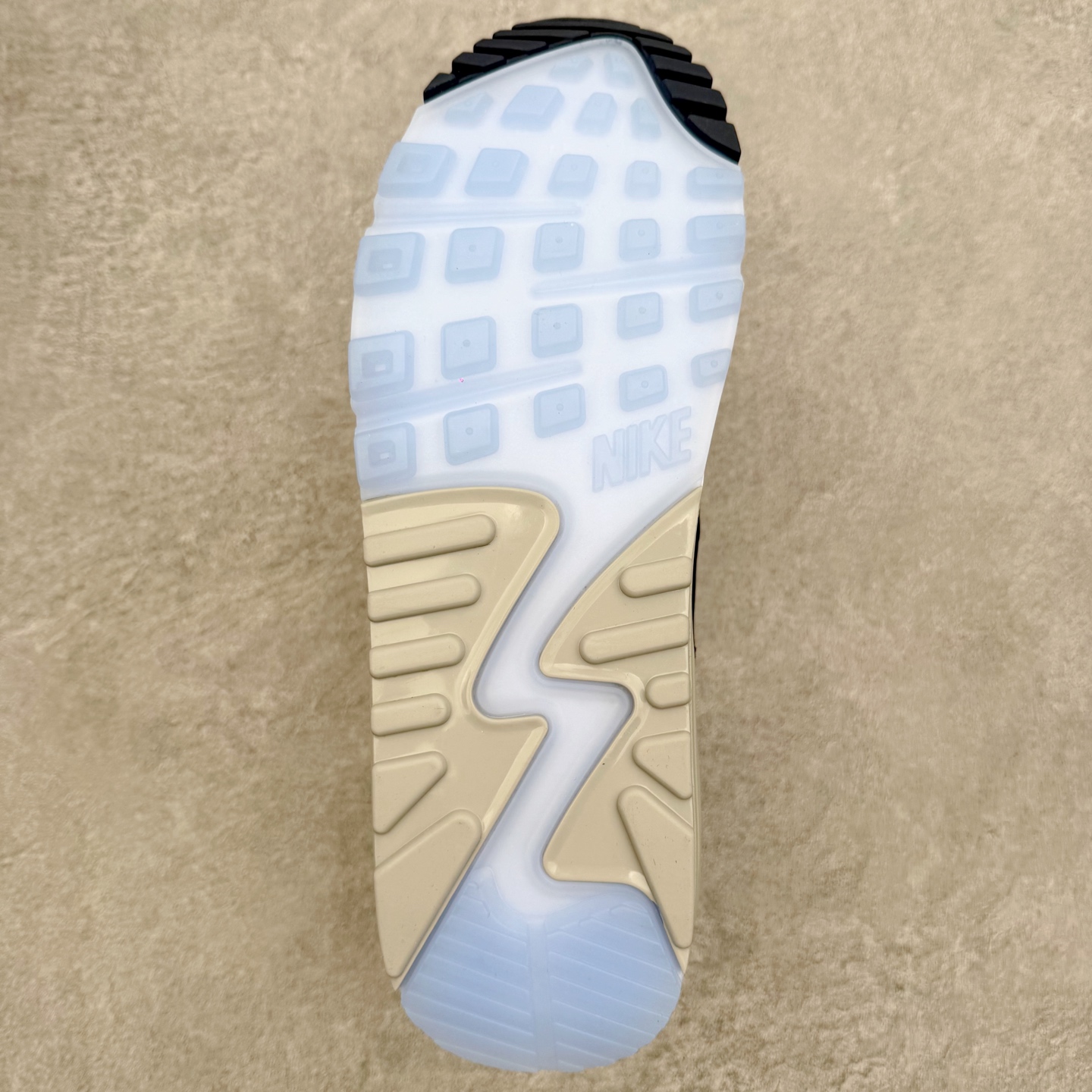 图片[9]-＃MX版 NK Air MAX 90 气垫复古减震跑步鞋 II7591-100 经典重温 独家陆续补货 外单专供大厂出品 品质稳定 一百余色 终端操作 Air Max 90于1990年推出 来自Air Max系列 在Air Max 1的基础上改进而得 增加了气垫面积 外型上也更为流线 最特別的就是加入了菱纹塑胶嵌板 为Air Max 90增添了许多潮流气息 皮革鞋面 造就出色耐穿性和支撑力 Max Air缓震配置搭配泡棉中底 令Air Max 90轻盈而舒适 华夫格橡胶外底 铸就Air Max 90非凡的抓地力 而Air Max 90不仅是一双跑鞋 它成功跨越了时间的演进 成为了球鞋文化与潮流圈中最熟为人知的鞋款之一 尺码：36 36.5 37.5 38 38.5 39 40 40.5 41 42 42.5 43 44 44.5 45-选品中心