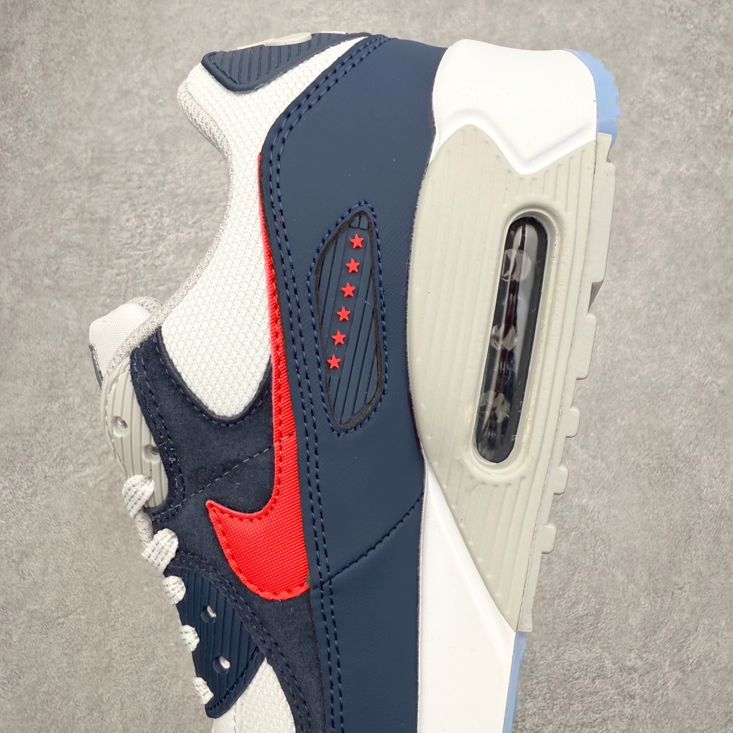 图片[7]-＃MX版 NK Air MAX 90 气垫复古减震跑步鞋 II7591-100 经典重温 独家陆续补货 外单专供大厂出品 品质稳定 一百余色 终端操作 Air Max 90于1990年推出 来自Air Max系列 在Air Max 1的基础上改进而得 增加了气垫面积 外型上也更为流线 最特別的就是加入了菱纹塑胶嵌板 为Air Max 90增添了许多潮流气息 皮革鞋面 造就出色耐穿性和支撑力 Max Air缓震配置搭配泡棉中底 令Air Max 90轻盈而舒适 华夫格橡胶外底 铸就Air Max 90非凡的抓地力 而Air Max 90不仅是一双跑鞋 它成功跨越了时间的演进 成为了球鞋文化与潮流圈中最熟为人知的鞋款之一 尺码：36 36.5 37.5 38 38.5 39 40 40.5 41 42 42.5 43 44 44.5 45-选品中心