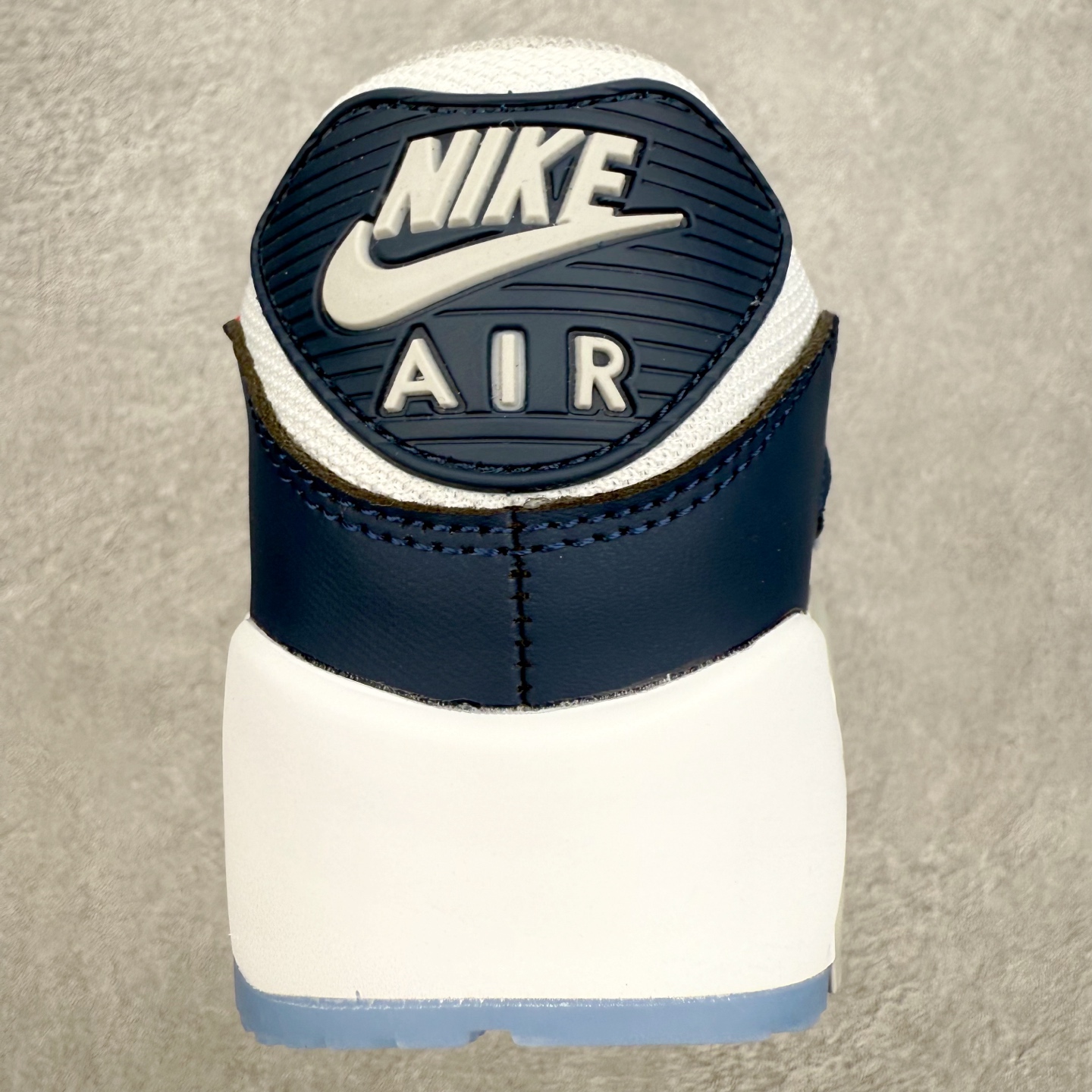 图片[8]-＃MX版 NK Air MAX 90 气垫复古减震跑步鞋 II7591-100 经典重温 独家陆续补货 外单专供大厂出品 品质稳定 一百余色 终端操作 Air Max 90于1990年推出 来自Air Max系列 在Air Max 1的基础上改进而得 增加了气垫面积 外型上也更为流线 最特別的就是加入了菱纹塑胶嵌板 为Air Max 90增添了许多潮流气息 皮革鞋面 造就出色耐穿性和支撑力 Max Air缓震配置搭配泡棉中底 令Air Max 90轻盈而舒适 华夫格橡胶外底 铸就Air Max 90非凡的抓地力 而Air Max 90不仅是一双跑鞋 它成功跨越了时间的演进 成为了球鞋文化与潮流圈中最熟为人知的鞋款之一 尺码：36 36.5 37.5 38 38.5 39 40 40.5 41 42 42.5 43 44 44.5 45-选品中心