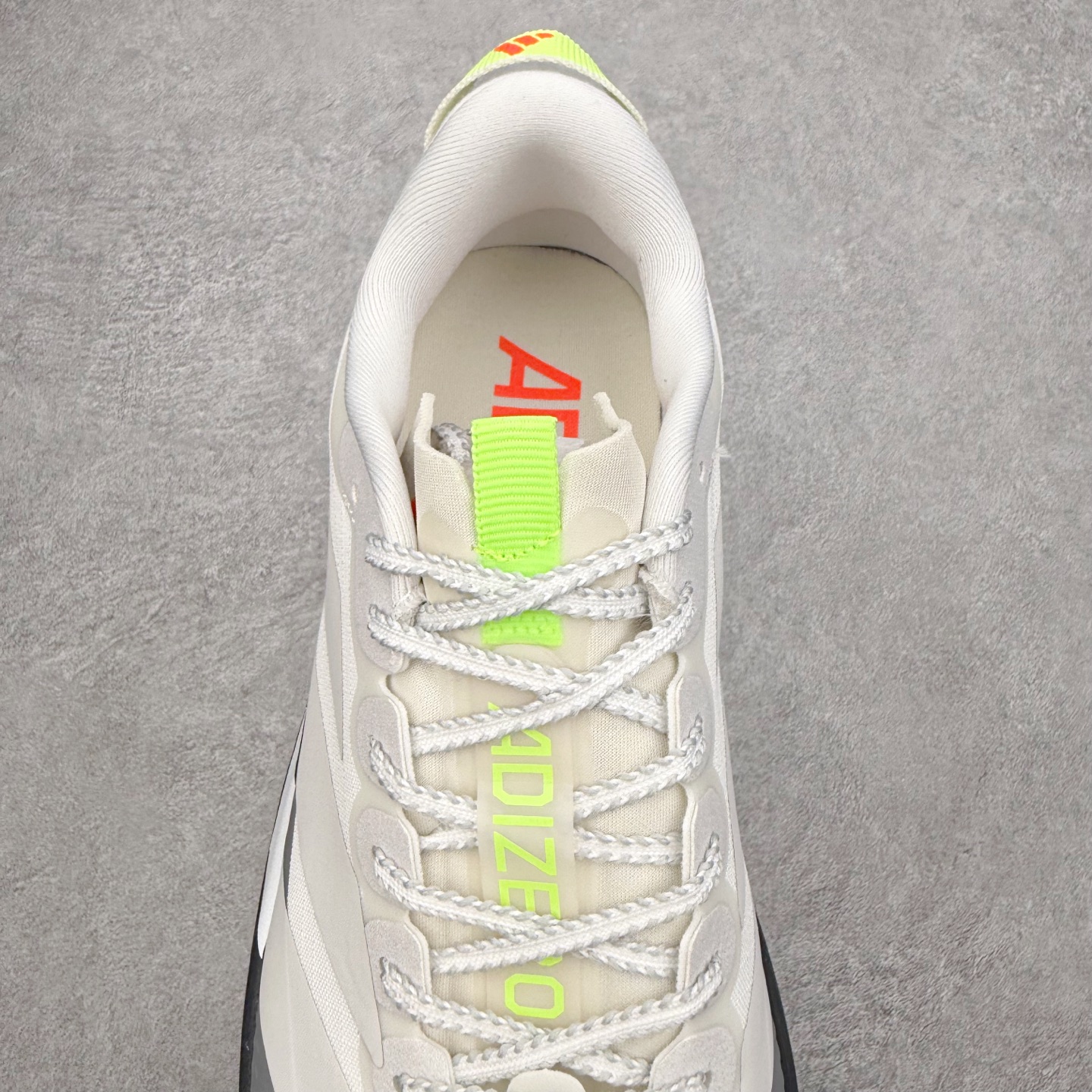 图片[5]-AD Adizero EVO SL ATR M 马拉松竞速专业跑鞋 CELERMESH针织网面非常轻薄 纤维间的缝隙很大 可以保证跑步时的透气、排汗效果 鞋舌直接与两侧的内衬和鞋底连接在一起 在跑步过程中不会被鞋舌的左右移动所困扰 在标准鞋带孔的基础上再拓宽一组鞋带孔 适合不同脚型的需求 突破性 EnergyRods 技术，有助于跑者实现更好的成绩 中底独特的LIGHTSTRIKE PRO泡棉材质 微弹感觉在跑步过程中给予了良好的支撑体验 对于顶级精英和高水平进阶跑者来说 ADIOS PRO是一双值得信赖的竞速比赛用鞋 尺码：36 36.5 37.5 38 38.5 39 40 40.5 41 42 42.5 43 44 44.5 45-选品中心