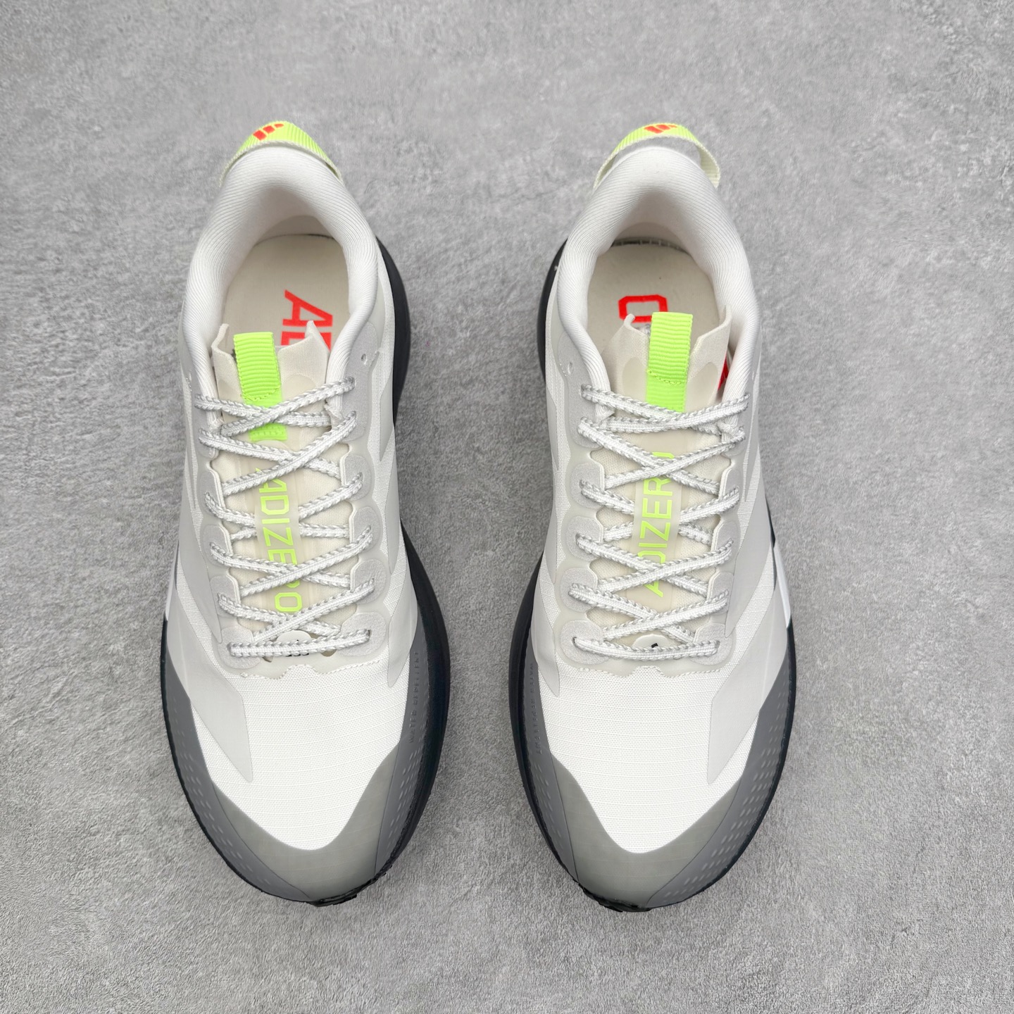 图片[2]-AD Adizero EVO SL ATR M 马拉松竞速专业跑鞋 CELERMESH针织网面非常轻薄 纤维间的缝隙很大 可以保证跑步时的透气、排汗效果 鞋舌直接与两侧的内衬和鞋底连接在一起 在跑步过程中不会被鞋舌的左右移动所困扰 在标准鞋带孔的基础上再拓宽一组鞋带孔 适合不同脚型的需求 突破性 EnergyRods 技术，有助于跑者实现更好的成绩 中底独特的LIGHTSTRIKE PRO泡棉材质 微弹感觉在跑步过程中给予了良好的支撑体验 对于顶级精英和高水平进阶跑者来说 ADIOS PRO是一双值得信赖的竞速比赛用鞋 尺码：36 36.5 37.5 38 38.5 39 40 40.5 41 42 42.5 43 44 44.5 45-选品中心