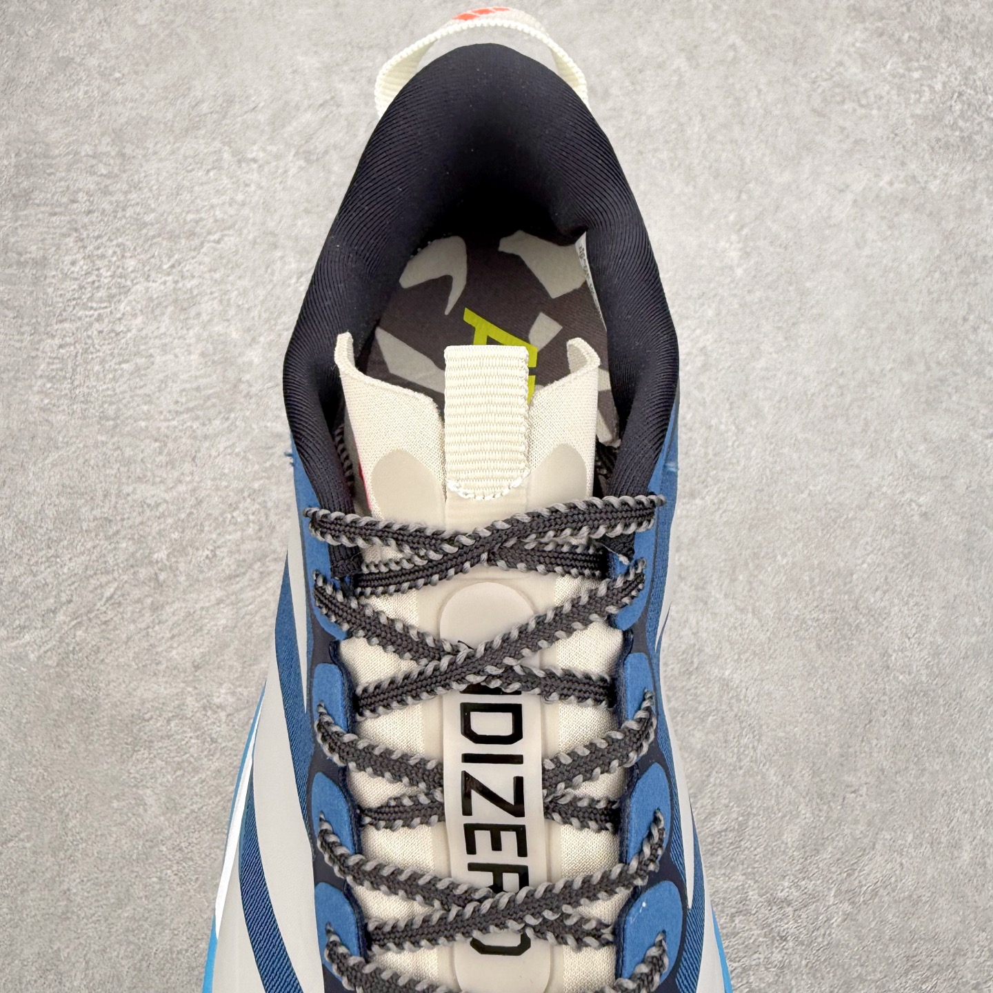 图片[5]-AD Adizero EVO SL ATR M 马拉松竞速专业跑鞋 CELERMESH针织网面非常轻薄 纤维间的缝隙很大 可以保证跑步时的透气、排汗效果 鞋舌直接与两侧的内衬和鞋底连接在一起 在跑步过程中不会被鞋舌的左右移动所困扰 在标准鞋带孔的基础上再拓宽一组鞋带孔 适合不同脚型的需求 突破性 EnergyRods 技术，有助于跑者实现更好的成绩 中底独特的LIGHTSTRIKE PRO泡棉材质 微弹感觉在跑步过程中给予了良好的支撑体验 对于顶级精英和高水平进阶跑者来说 ADIOS PRO是一双值得信赖的竞速比赛用鞋 尺码：36 36.5 37.5 38 38.5 39 40 40.5 41 42 42.5 43 44 44.5 45-选品中心
