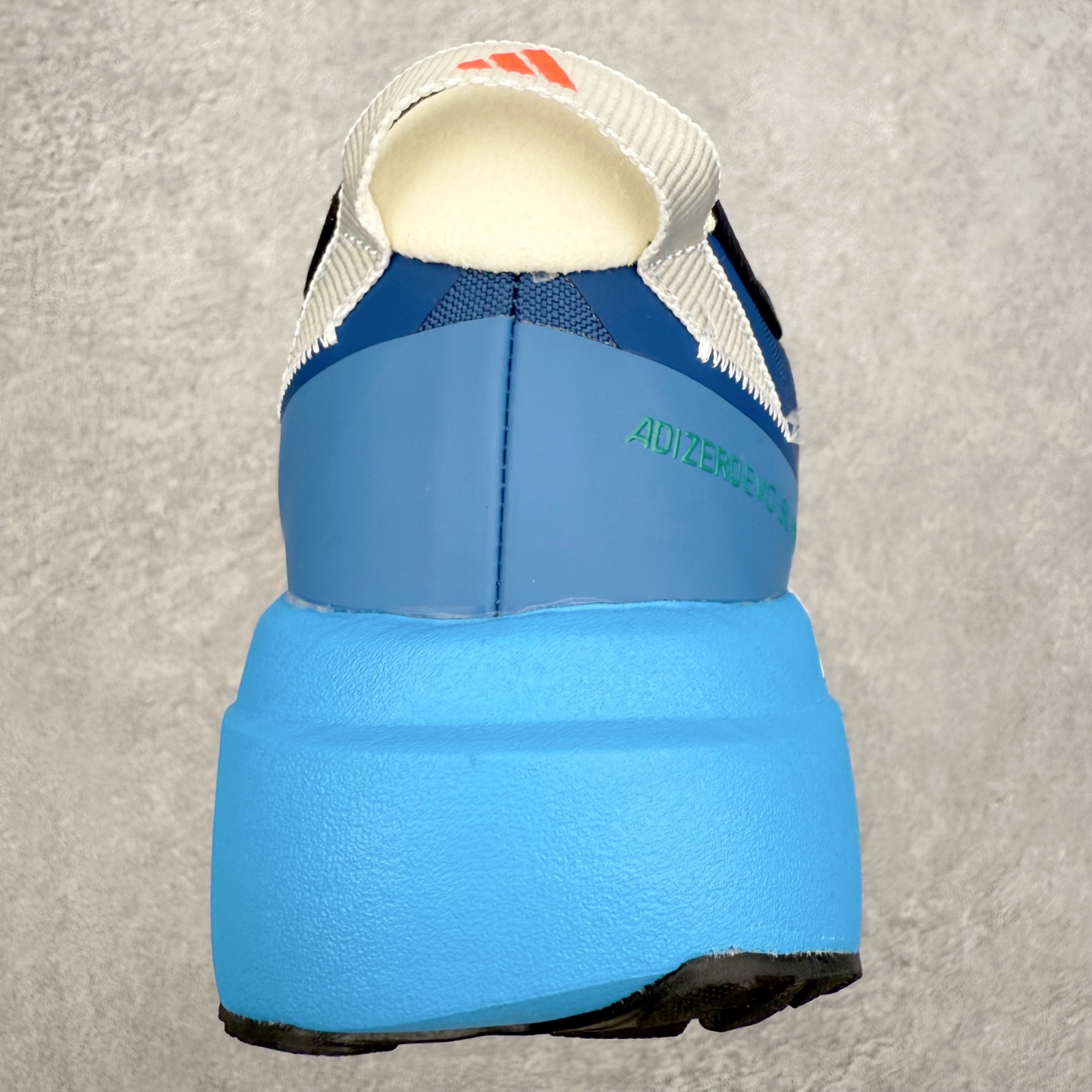 图片[8]-AD Adizero EVO SL ATR M 马拉松竞速专业跑鞋 CELERMESH针织网面非常轻薄 纤维间的缝隙很大 可以保证跑步时的透气、排汗效果 鞋舌直接与两侧的内衬和鞋底连接在一起 在跑步过程中不会被鞋舌的左右移动所困扰 在标准鞋带孔的基础上再拓宽一组鞋带孔 适合不同脚型的需求 突破性 EnergyRods 技术，有助于跑者实现更好的成绩 中底独特的LIGHTSTRIKE PRO泡棉材质 微弹感觉在跑步过程中给予了良好的支撑体验 对于顶级精英和高水平进阶跑者来说 ADIOS PRO是一双值得信赖的竞速比赛用鞋 尺码：36 36.5 37.5 38 38.5 39 40 40.5 41 42 42.5 43 44 44.5 45-选品中心