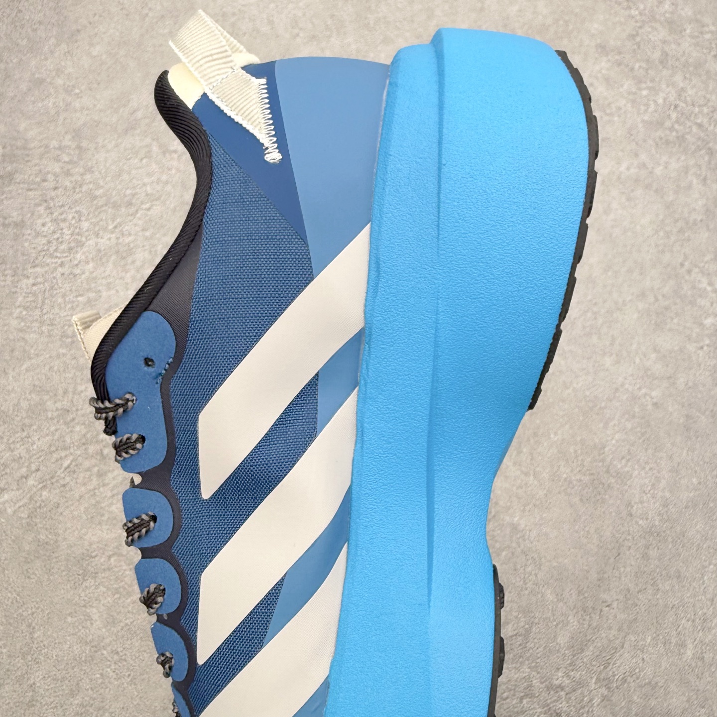 图片[7]-AD Adizero EVO SL ATR M 马拉松竞速专业跑鞋 CELERMESH针织网面非常轻薄 纤维间的缝隙很大 可以保证跑步时的透气、排汗效果 鞋舌直接与两侧的内衬和鞋底连接在一起 在跑步过程中不会被鞋舌的左右移动所困扰 在标准鞋带孔的基础上再拓宽一组鞋带孔 适合不同脚型的需求 突破性 EnergyRods 技术，有助于跑者实现更好的成绩 中底独特的LIGHTSTRIKE PRO泡棉材质 微弹感觉在跑步过程中给予了良好的支撑体验 对于顶级精英和高水平进阶跑者来说 ADIOS PRO是一双值得信赖的竞速比赛用鞋 尺码：36 36.5 37.5 38 38.5 39 40 40.5 41 42 42.5 43 44 44.5 45-选品中心