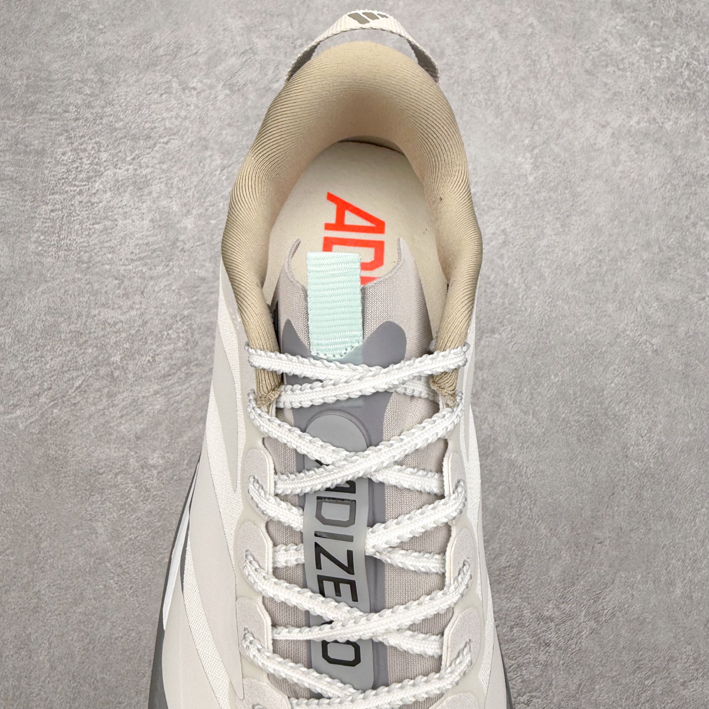 图片[5]-AD Adizero EVO SL ATR M 马拉松竞速专业跑鞋 CELERMESH针织网面非常轻薄 纤维间的缝隙很大 可以保证跑步时的透气、排汗效果 鞋舌直接与两侧的内衬和鞋底连接在一起 在跑步过程中不会被鞋舌的左右移动所困扰 在标准鞋带孔的基础上再拓宽一组鞋带孔 适合不同脚型的需求 突破性 EnergyRods 技术，有助于跑者实现更好的成绩 中底独特的LIGHTSTRIKE PRO泡棉材质 微弹感觉在跑步过程中给予了良好的支撑体验 对于顶级精英和高水平进阶跑者来说 ADIOS PRO是一双值得信赖的竞速比赛用鞋 尺码：36 36.5 37.5 38 38.5 39 40 40.5 41 42 42.5 43 44 44.5 45-选品中心