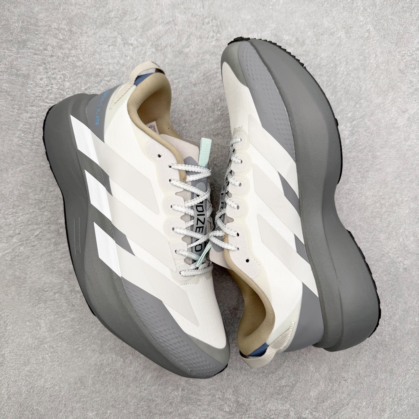 图片[3]-AD Adizero EVO SL ATR M 马拉松竞速专业跑鞋 CELERMESH针织网面非常轻薄 纤维间的缝隙很大 可以保证跑步时的透气、排汗效果 鞋舌直接与两侧的内衬和鞋底连接在一起 在跑步过程中不会被鞋舌的左右移动所困扰 在标准鞋带孔的基础上再拓宽一组鞋带孔 适合不同脚型的需求 突破性 EnergyRods 技术，有助于跑者实现更好的成绩 中底独特的LIGHTSTRIKE PRO泡棉材质 微弹感觉在跑步过程中给予了良好的支撑体验 对于顶级精英和高水平进阶跑者来说 ADIOS PRO是一双值得信赖的竞速比赛用鞋 尺码：36 36.5 37.5 38 38.5 39 40 40.5 41 42 42.5 43 44 44.5 45-选品中心