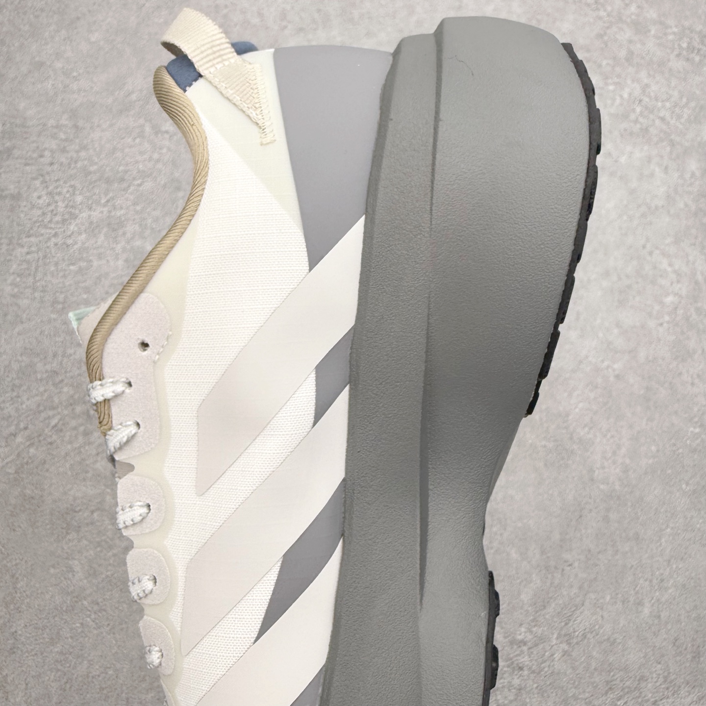 图片[7]-AD Adizero EVO SL ATR M 马拉松竞速专业跑鞋 CELERMESH针织网面非常轻薄 纤维间的缝隙很大 可以保证跑步时的透气、排汗效果 鞋舌直接与两侧的内衬和鞋底连接在一起 在跑步过程中不会被鞋舌的左右移动所困扰 在标准鞋带孔的基础上再拓宽一组鞋带孔 适合不同脚型的需求 突破性 EnergyRods 技术，有助于跑者实现更好的成绩 中底独特的LIGHTSTRIKE PRO泡棉材质 微弹感觉在跑步过程中给予了良好的支撑体验 对于顶级精英和高水平进阶跑者来说 ADIOS PRO是一双值得信赖的竞速比赛用鞋 尺码：36 36.5 37.5 38 38.5 39 40 40.5 41 42 42.5 43 44 44.5 45-选品中心