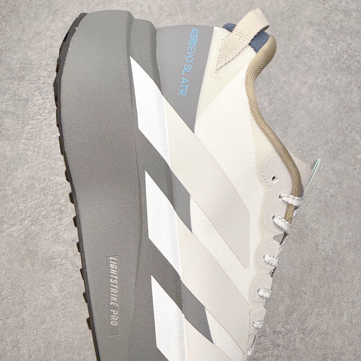 图片[6]-AD Adizero EVO SL ATR M 马拉松竞速专业跑鞋 CELERMESH针织网面非常轻薄 纤维间的缝隙很大 可以保证跑步时的透气、排汗效果 鞋舌直接与两侧的内衬和鞋底连接在一起 在跑步过程中不会被鞋舌的左右移动所困扰 在标准鞋带孔的基础上再拓宽一组鞋带孔 适合不同脚型的需求 突破性 EnergyRods 技术，有助于跑者实现更好的成绩 中底独特的LIGHTSTRIKE PRO泡棉材质 微弹感觉在跑步过程中给予了良好的支撑体验 对于顶级精英和高水平进阶跑者来说 ADIOS PRO是一双值得信赖的竞速比赛用鞋 尺码：36 36.5 37.5 38 38.5 39 40 40.5 41 42 42.5 43 44 44.5 45-选品中心