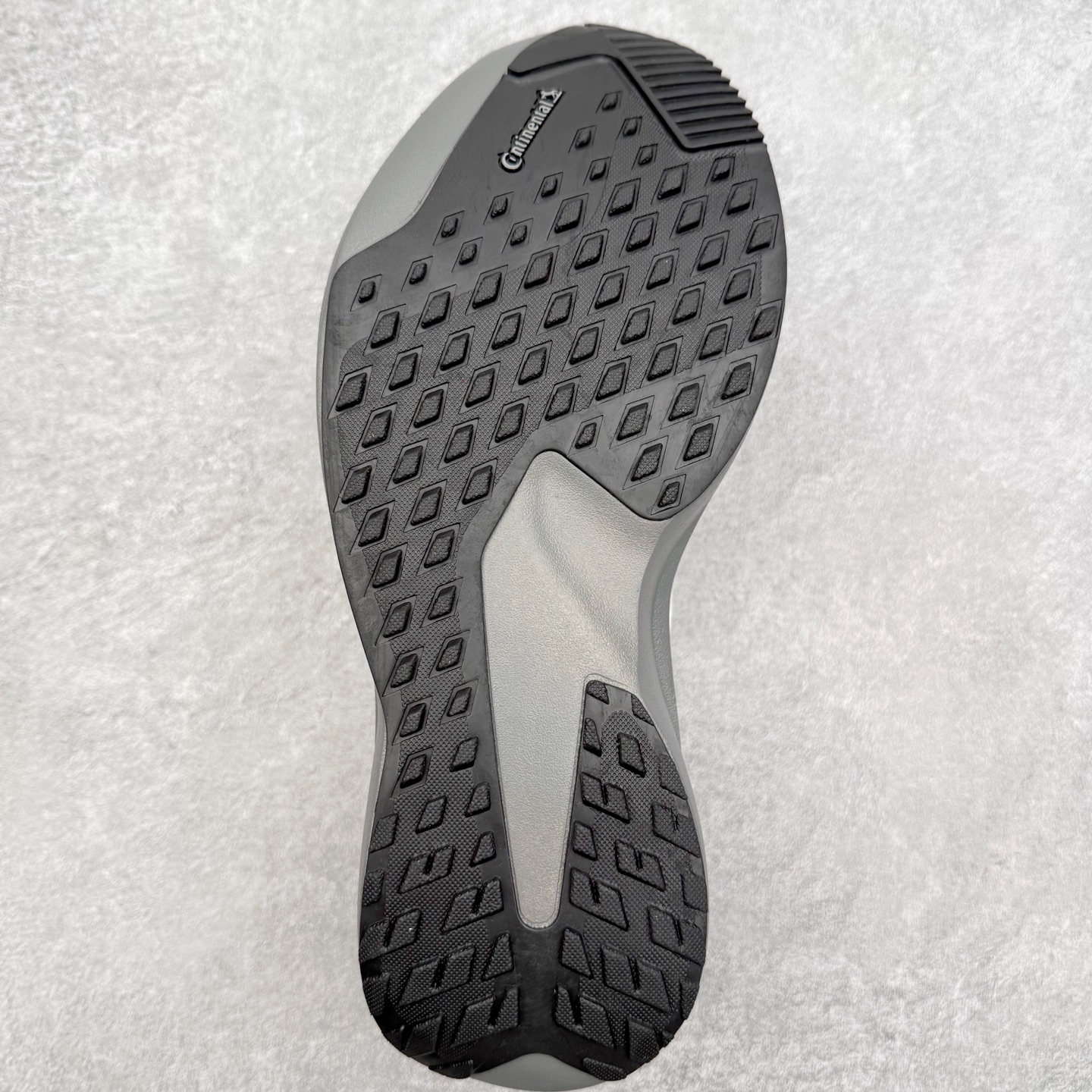 图片[9]-AD Adizero EVO SL ATR M 马拉松竞速专业跑鞋 CELERMESH针织网面非常轻薄 纤维间的缝隙很大 可以保证跑步时的透气、排汗效果 鞋舌直接与两侧的内衬和鞋底连接在一起 在跑步过程中不会被鞋舌的左右移动所困扰 在标准鞋带孔的基础上再拓宽一组鞋带孔 适合不同脚型的需求 突破性 EnergyRods 技术，有助于跑者实现更好的成绩 中底独特的LIGHTSTRIKE PRO泡棉材质 微弹感觉在跑步过程中给予了良好的支撑体验 对于顶级精英和高水平进阶跑者来说 ADIOS PRO是一双值得信赖的竞速比赛用鞋 尺码：36 36.5 37.5 38 38.5 39 40 40.5 41 42 42.5 43 44 44.5 45-选品中心