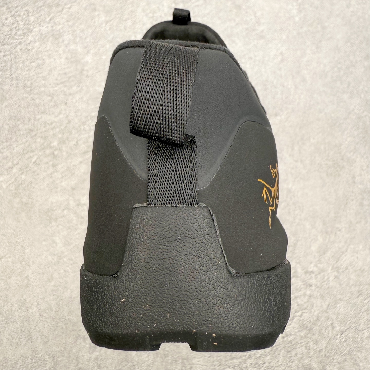 图片[8]-Arcteryx始祖鸟 Konseal 舒适简约百搭 防滑登山徒步鞋 Arcteryx中文名始祖鸟 加拿大户外服饰品牌 1989年创立于加拿大温哥华 始祖鸟来自加拿大海岸山脉 植根高山的专业户外品牌 始终秉承对精湛设计和工艺孜孜以求的准则 从1989年创立至今 Arcteryx始终不断在产品设计与做工上不惜工本 以满足始祖鸟的标准 品质、设计以及精简的理念造就了其良好的性能 并能满足严苛环境下的使用需求 尺码：39 40 41 42 43 44 45-选品中心