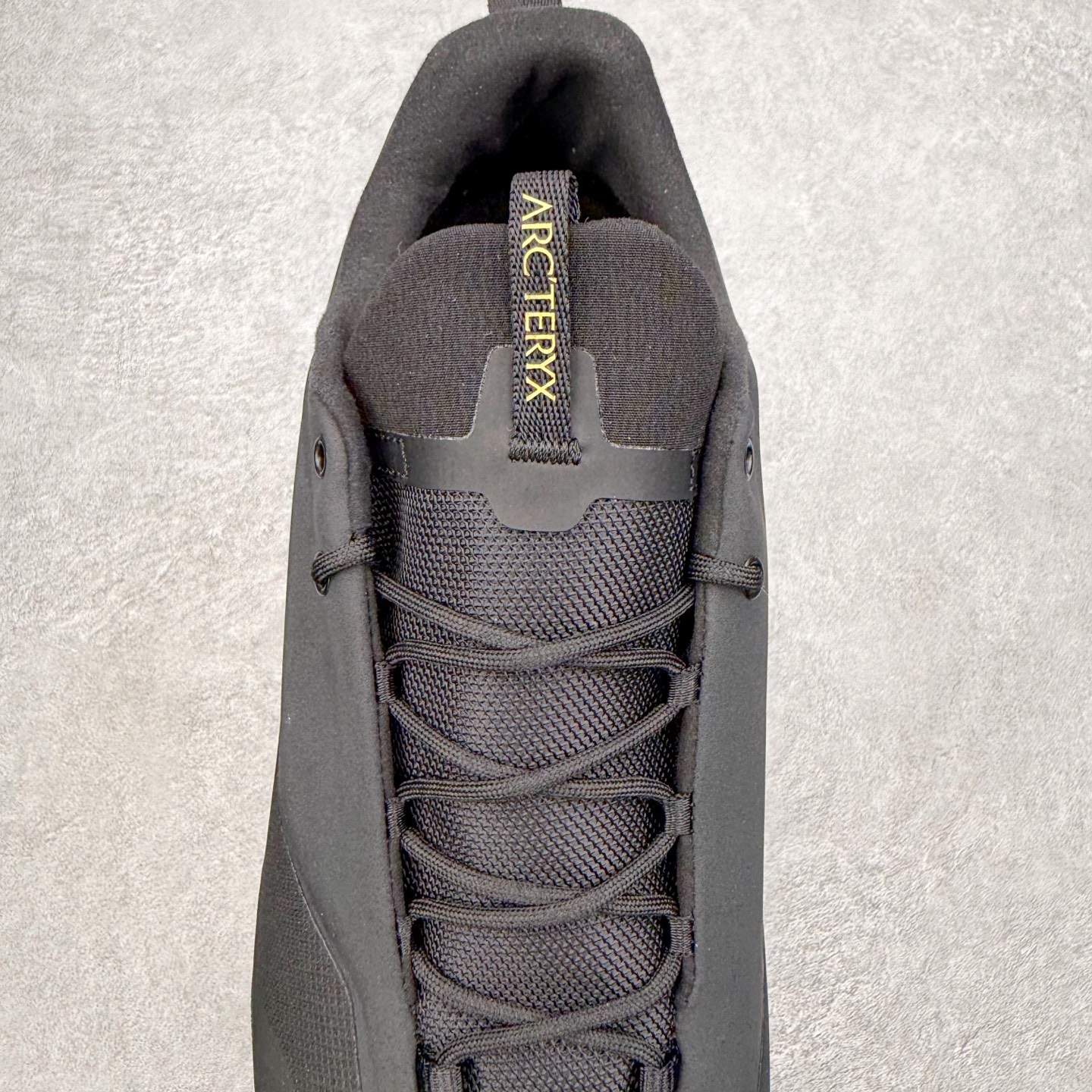 图片[5]-Arcteryx始祖鸟 Konseal 舒适简约百搭 防滑登山徒步鞋 Arcteryx中文名始祖鸟 加拿大户外服饰品牌 1989年创立于加拿大温哥华 始祖鸟来自加拿大海岸山脉 植根高山的专业户外品牌 始终秉承对精湛设计和工艺孜孜以求的准则 从1989年创立至今 Arcteryx始终不断在产品设计与做工上不惜工本 以满足始祖鸟的标准 品质、设计以及精简的理念造就了其良好的性能 并能满足严苛环境下的使用需求 尺码：39 40 41 42 43 44 45-选品中心