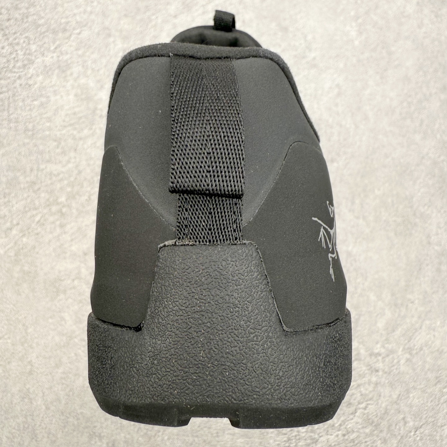 图片[8]-Arcteryx始祖鸟 Konseal 舒适简约百搭 防滑登山徒步鞋 Arcteryx中文名始祖鸟 加拿大户外服饰品牌 1989年创立于加拿大温哥华 始祖鸟来自加拿大海岸山脉 植根高山的专业户外品牌 始终秉承对精湛设计和工艺孜孜以求的准则 从1989年创立至今 Arcteryx始终不断在产品设计与做工上不惜工本 以满足始祖鸟的标准 品质、设计以及精简的理念造就了其良好的性能 并能满足严苛环境下的使用需求 尺码：39 40 41 42 43 44 45-选品中心