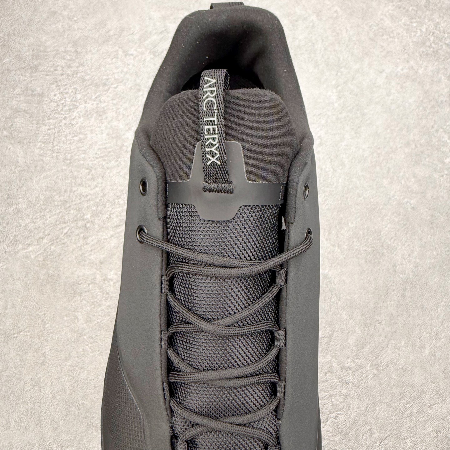 图片[5]-Arcteryx始祖鸟 Konseal 舒适简约百搭 防滑登山徒步鞋 Arcteryx中文名始祖鸟 加拿大户外服饰品牌 1989年创立于加拿大温哥华 始祖鸟来自加拿大海岸山脉 植根高山的专业户外品牌 始终秉承对精湛设计和工艺孜孜以求的准则 从1989年创立至今 Arcteryx始终不断在产品设计与做工上不惜工本 以满足始祖鸟的标准 品质、设计以及精简的理念造就了其良好的性能 并能满足严苛环境下的使用需求 尺码：39 40 41 42 43 44 45-选品中心