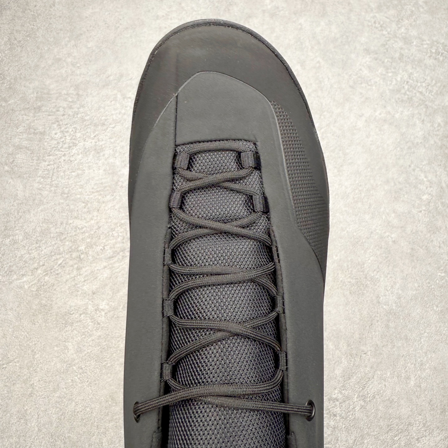 图片[4]-Arcteryx始祖鸟 Konseal 舒适简约百搭 防滑登山徒步鞋 Arcteryx中文名始祖鸟 加拿大户外服饰品牌 1989年创立于加拿大温哥华 始祖鸟来自加拿大海岸山脉 植根高山的专业户外品牌 始终秉承对精湛设计和工艺孜孜以求的准则 从1989年创立至今 Arcteryx始终不断在产品设计与做工上不惜工本 以满足始祖鸟的标准 品质、设计以及精简的理念造就了其良好的性能 并能满足严苛环境下的使用需求 尺码：39 40 41 42 43 44 45-选品中心