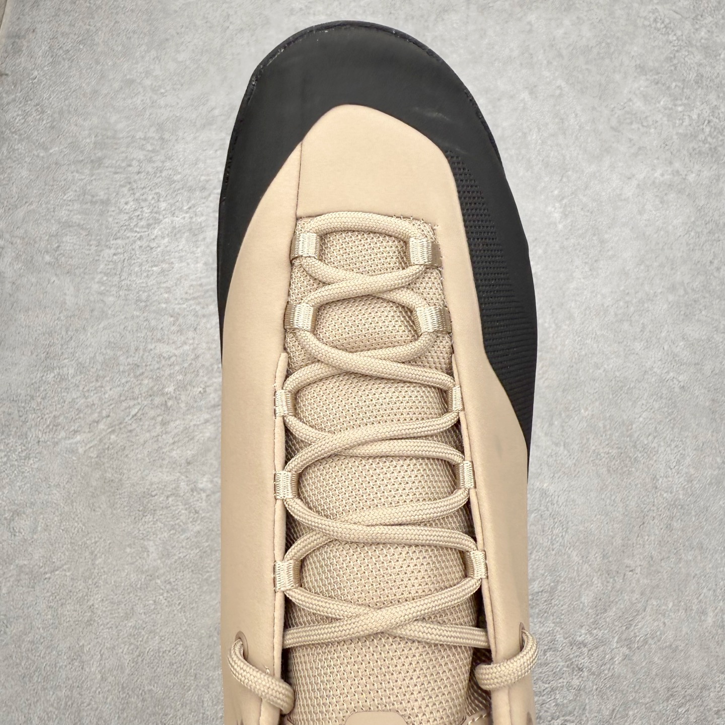 图片[4]-Arcteryx始祖鸟 Konseal 舒适简约百搭 防滑登山徒步鞋 Arcteryx中文名始祖鸟 加拿大户外服饰品牌 1989年创立于加拿大温哥华 始祖鸟来自加拿大海岸山脉 植根高山的专业户外品牌 始终秉承对精湛设计和工艺孜孜以求的准则 从1989年创立至今 Arcteryx始终不断在产品设计与做工上不惜工本 以满足始祖鸟的标准 品质、设计以及精简的理念造就了其良好的性能 并能满足严苛环境下的使用需求 尺码：39 40 41 42 43 44 45-选品中心