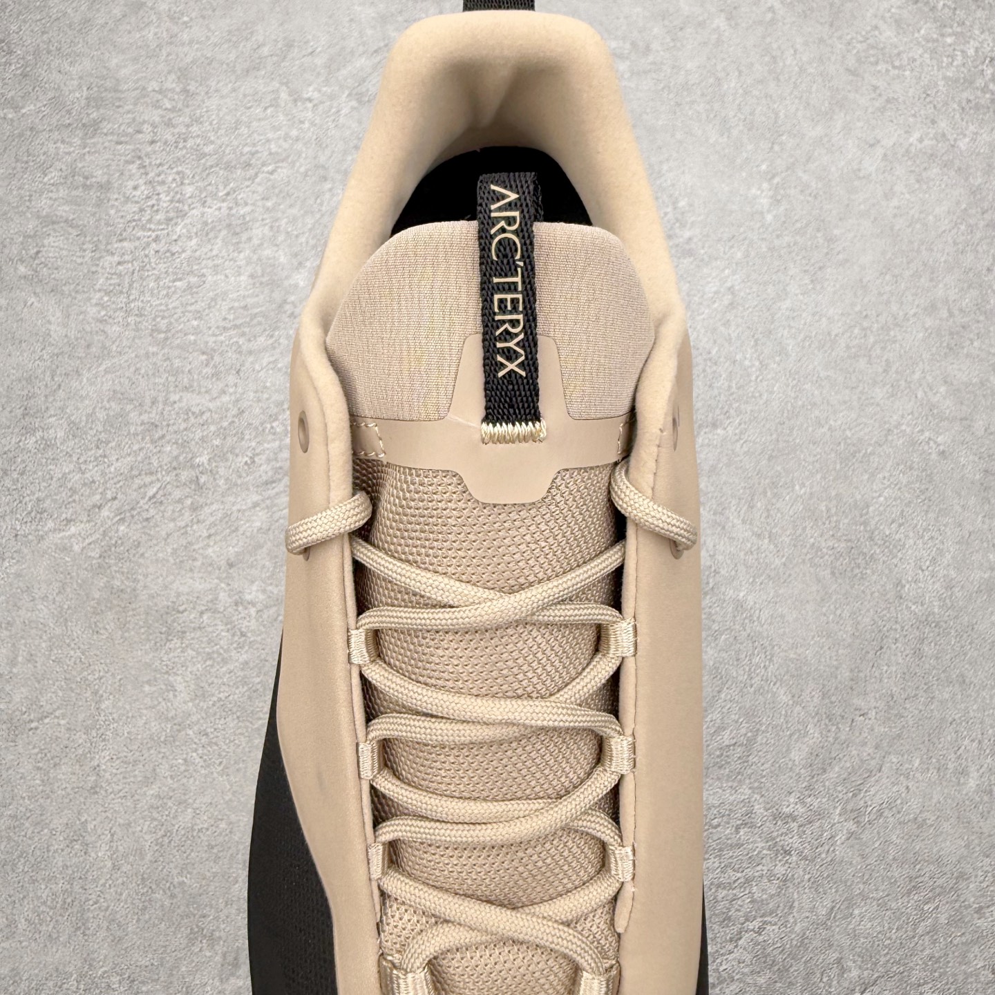 图片[5]-Arcteryx始祖鸟 Konseal 舒适简约百搭 防滑登山徒步鞋 Arcteryx中文名始祖鸟 加拿大户外服饰品牌 1989年创立于加拿大温哥华 始祖鸟来自加拿大海岸山脉 植根高山的专业户外品牌 始终秉承对精湛设计和工艺孜孜以求的准则 从1989年创立至今 Arcteryx始终不断在产品设计与做工上不惜工本 以满足始祖鸟的标准 品质、设计以及精简的理念造就了其良好的性能 并能满足严苛环境下的使用需求 尺码：39 40 41 42 43 44 45-选品中心