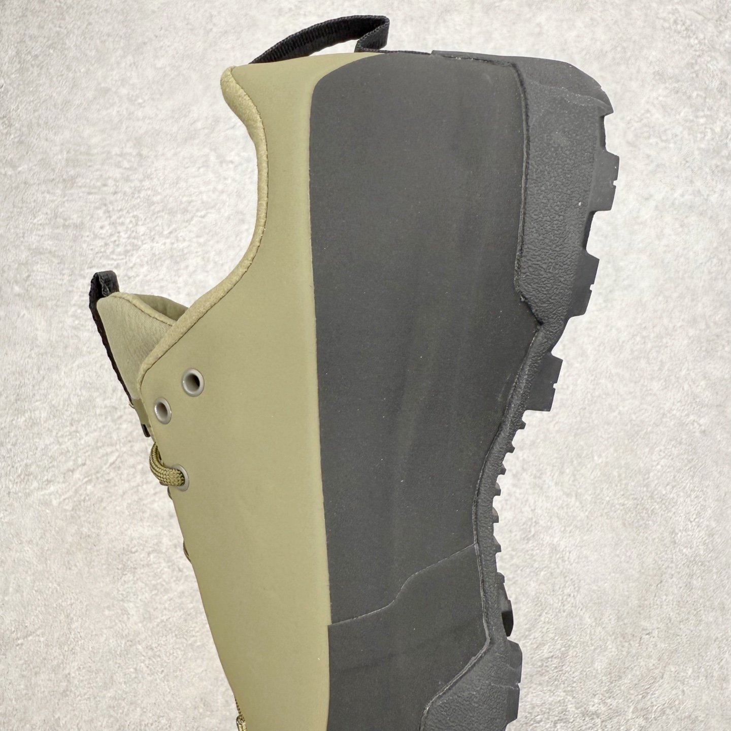 图片[7]-Arcteryx始祖鸟 Konseal 舒适简约百搭 防滑登山徒步鞋 Arcteryx中文名始祖鸟 加拿大户外服饰品牌 1989年创立于加拿大温哥华 始祖鸟来自加拿大海岸山脉 植根高山的专业户外品牌 始终秉承对精湛设计和工艺孜孜以求的准则 从1989年创立至今 Arcteryx始终不断在产品设计与做工上不惜工本 以满足始祖鸟的标准 品质、设计以及精简的理念造就了其良好的性能 并能满足严苛环境下的使用需求 尺码：39 40 41 42 43 44 45-选品中心