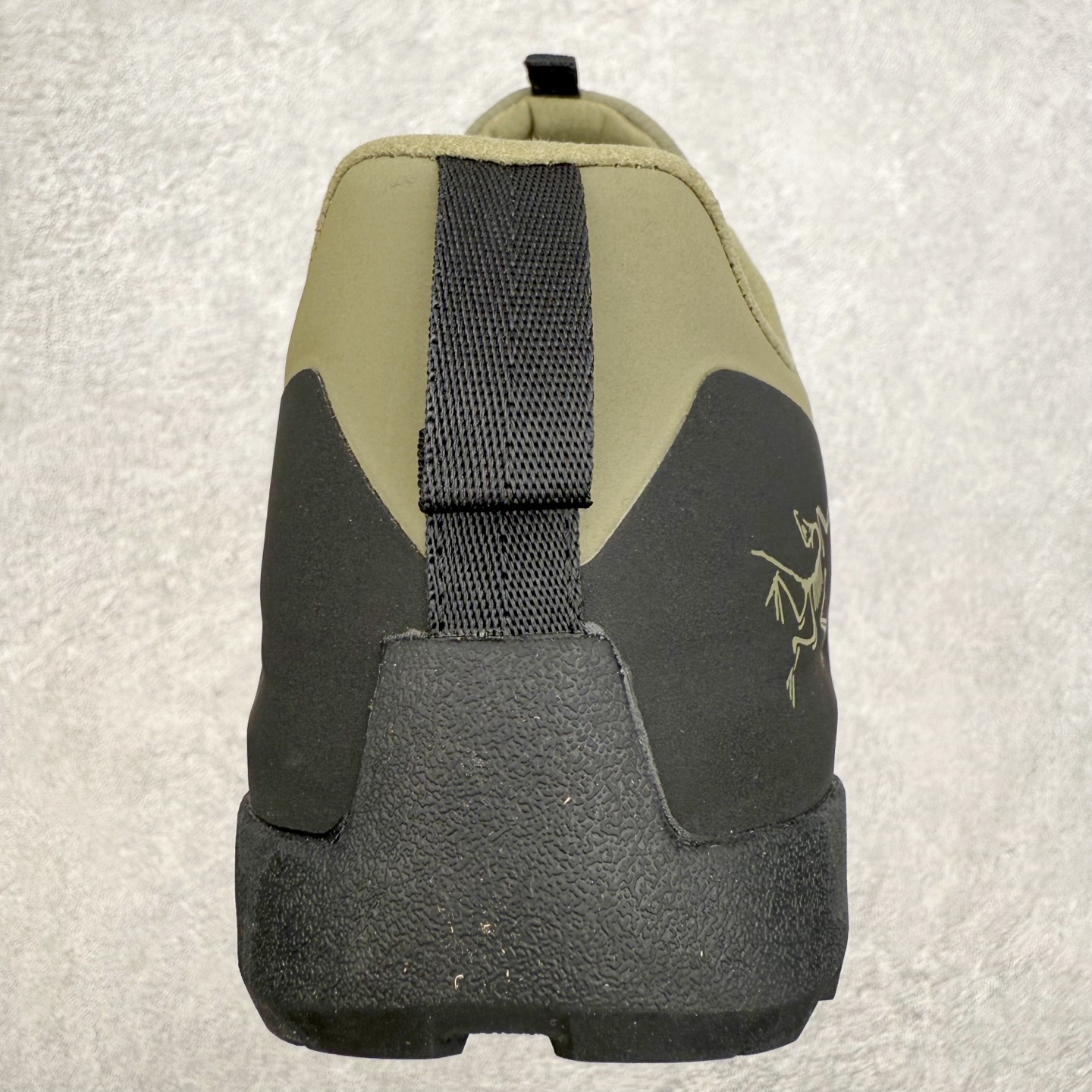 图片[8]-Arcteryx始祖鸟 Konseal 舒适简约百搭 防滑登山徒步鞋 Arcteryx中文名始祖鸟 加拿大户外服饰品牌 1989年创立于加拿大温哥华 始祖鸟来自加拿大海岸山脉 植根高山的专业户外品牌 始终秉承对精湛设计和工艺孜孜以求的准则 从1989年创立至今 Arcteryx始终不断在产品设计与做工上不惜工本 以满足始祖鸟的标准 品质、设计以及精简的理念造就了其良好的性能 并能满足严苛环境下的使用需求 尺码：39 40 41 42 43 44 45-选品中心