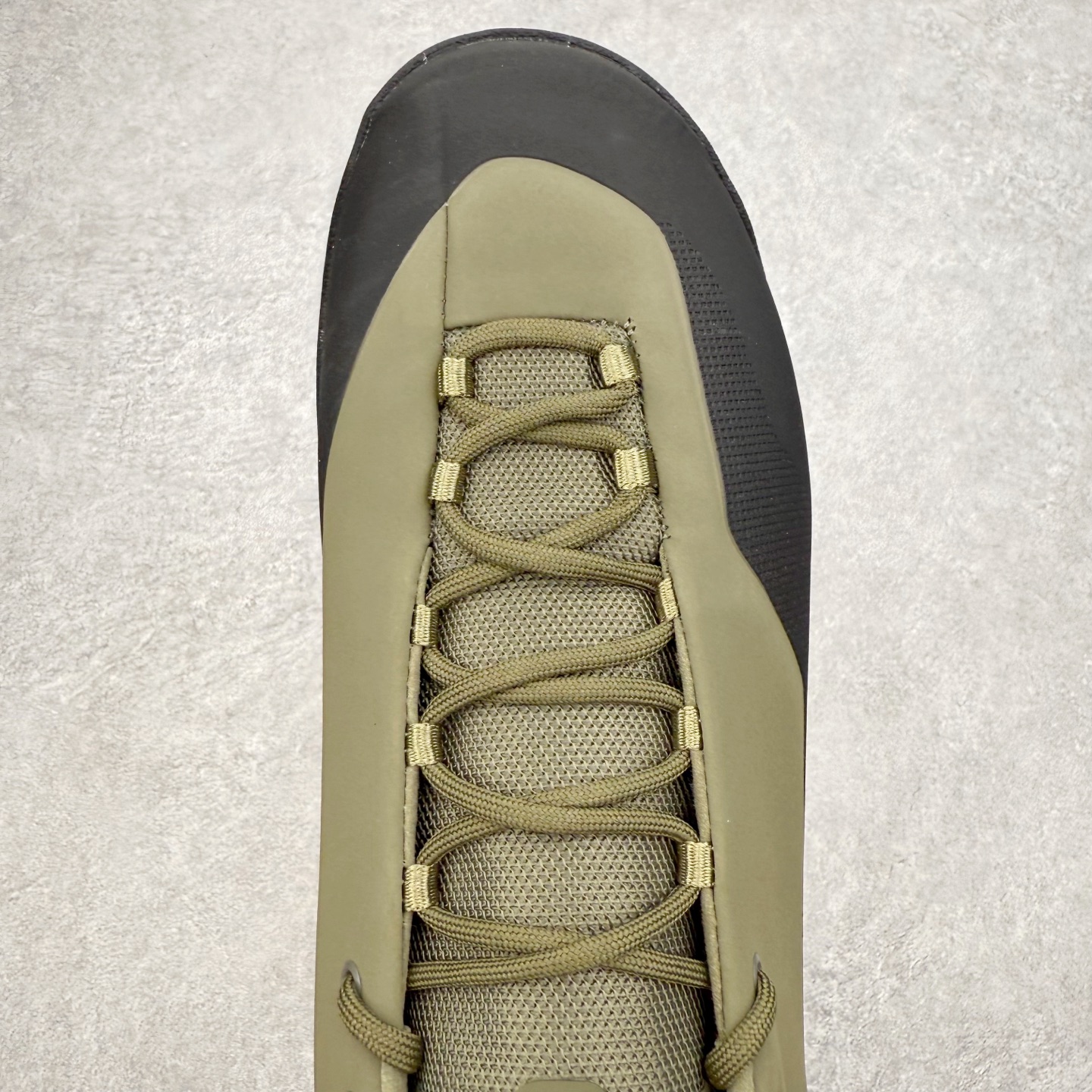 图片[4]-Arcteryx始祖鸟 Konseal 舒适简约百搭 防滑登山徒步鞋 Arcteryx中文名始祖鸟 加拿大户外服饰品牌 1989年创立于加拿大温哥华 始祖鸟来自加拿大海岸山脉 植根高山的专业户外品牌 始终秉承对精湛设计和工艺孜孜以求的准则 从1989年创立至今 Arcteryx始终不断在产品设计与做工上不惜工本 以满足始祖鸟的标准 品质、设计以及精简的理念造就了其良好的性能 并能满足严苛环境下的使用需求 尺码：39 40 41 42 43 44 45-选品中心