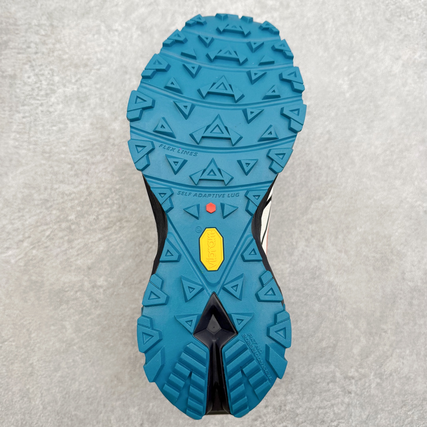 图片[9]-＃K版 KAILAS FUGA EX330 25款长距离跑山 时尚舒适跑步鞋 KAILAS凯乐石品牌是全球三大全系攀登品牌之一，于2003年创立于中国广州，致力于为有攀登梦想的户外运动员及爱好者，研发制造功能性专业装备，满足他们在极限环境下安全舒适的需求，凯乐石专注于科技面料的开发及专业功能设计，产品线覆盖登山、攀岩、徒步、越野跑山、露营、旅行等多项户外运动，通过运动员的测试反馈，不断进化迭代，产品荣获国内外大奖71座，发明专利21个，更突破性的自主研发攀登器械，打造出中国的攀登硬实力。实拍调校N版已经零色差零失真 百分百还原实物色彩所见即所得 不存在货不对板色差等低级问题 选购参考实物拍摄 不混卖不参货 只用心做好货严格选品 承诺混一赔十 尺码：36 36.5 37.5 38 38.5 39 40 40.5 41 42 42.5 43 44 44.5 45-选品中心