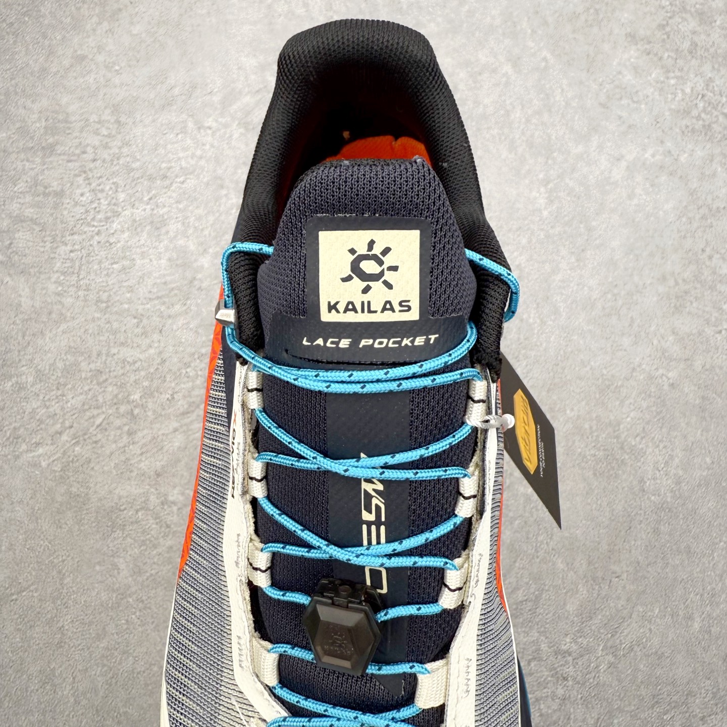 图片[5]-＃K版 KAILAS FUGA EX330 25款长距离跑山 时尚舒适跑步鞋 KAILAS凯乐石品牌是全球三大全系攀登品牌之一，于2003年创立于中国广州，致力于为有攀登梦想的户外运动员及爱好者，研发制造功能性专业装备，满足他们在极限环境下安全舒适的需求，凯乐石专注于科技面料的开发及专业功能设计，产品线覆盖登山、攀岩、徒步、越野跑山、露营、旅行等多项户外运动，通过运动员的测试反馈，不断进化迭代，产品荣获国内外大奖71座，发明专利21个，更突破性的自主研发攀登器械，打造出中国的攀登硬实力。实拍调校N版已经零色差零失真 百分百还原实物色彩所见即所得 不存在货不对板色差等低级问题 选购参考实物拍摄 不混卖不参货 只用心做好货严格选品 承诺混一赔十 尺码：36 36.5 37.5 38 38.5 39 40 40.5 41 42 42.5 43 44 44.5 45-选品中心