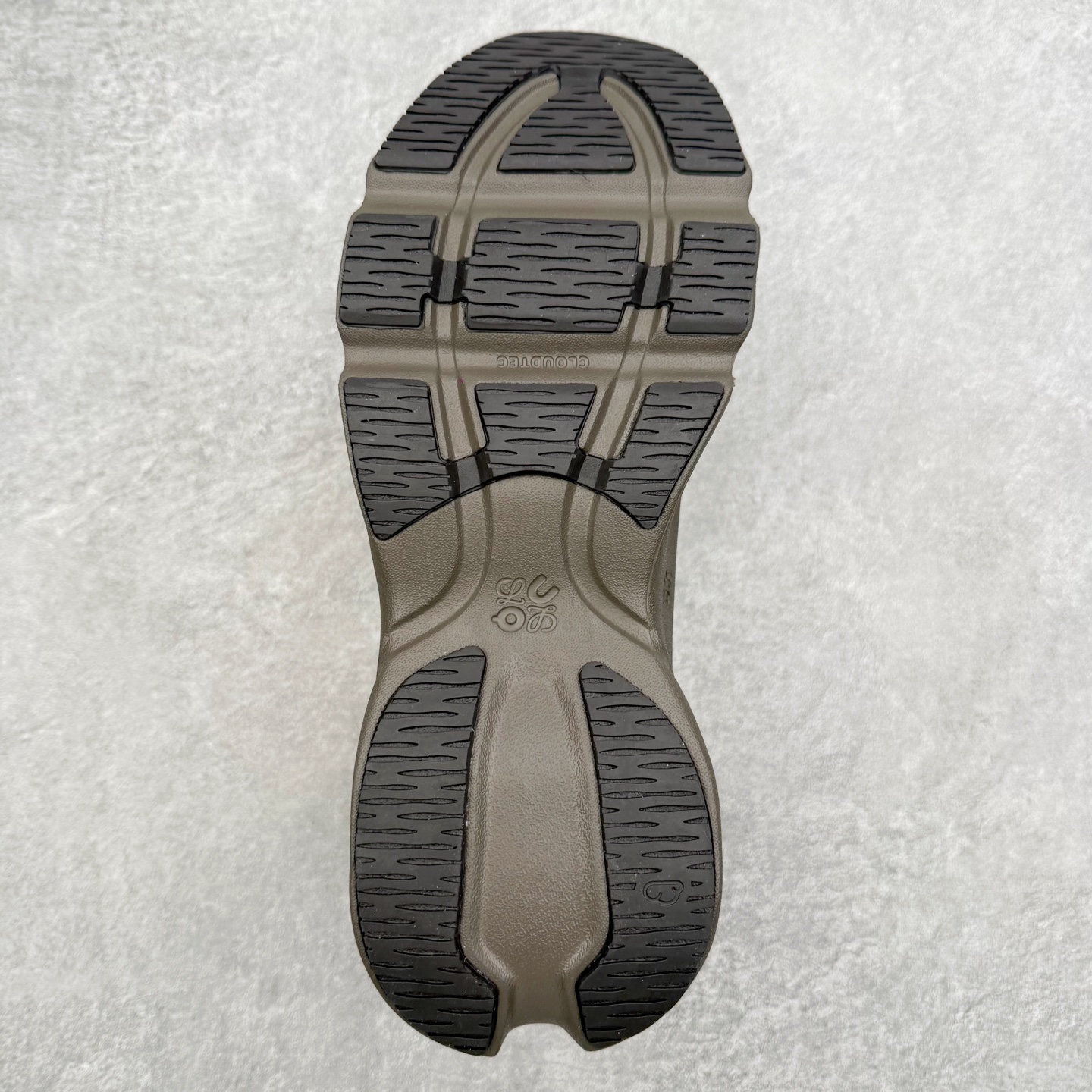 图片[9]-＃莞产 LOEWE罗意威 x ON昂跑 联名款 Cloudsolo系列 •原鞋一致橡胶底 原版高弹MD 加爆米花料 •正确后跟小蛮腰 •Logo立体有光泽度 •正确鞋头饱满立体 •鞋舌TPU立体高频 •正确鞋面网布多层厚实材料 •后跟织带高频立体 织带上浆加硬 •正确鞋带头滴胶柔软 •正确鞋垫前薄后厚有弹性（欧奈斯材料，非普通海玻璃） 尺码：36 36.5 37 37.5 38 38.5 39 40 40.5 41 42 42.5 43 44 44.5 45 46（真半码）-选品中心