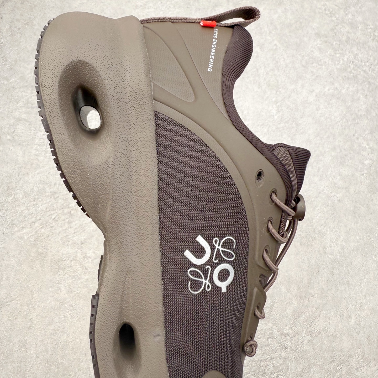 图片[6]-＃莞产 LOEWE罗意威 x ON昂跑 联名款 Cloudsolo系列 •原鞋一致橡胶底 原版高弹MD 加爆米花料 •正确后跟小蛮腰 •Logo立体有光泽度 •正确鞋头饱满立体 •鞋舌TPU立体高频 •正确鞋面网布多层厚实材料 •后跟织带高频立体 织带上浆加硬 •正确鞋带头滴胶柔软 •正确鞋垫前薄后厚有弹性（欧奈斯材料，非普通海玻璃） 尺码：36 36.5 37 37.5 38 38.5 39 40 40.5 41 42 42.5 43 44 44.5 45 46（真半码）-选品中心