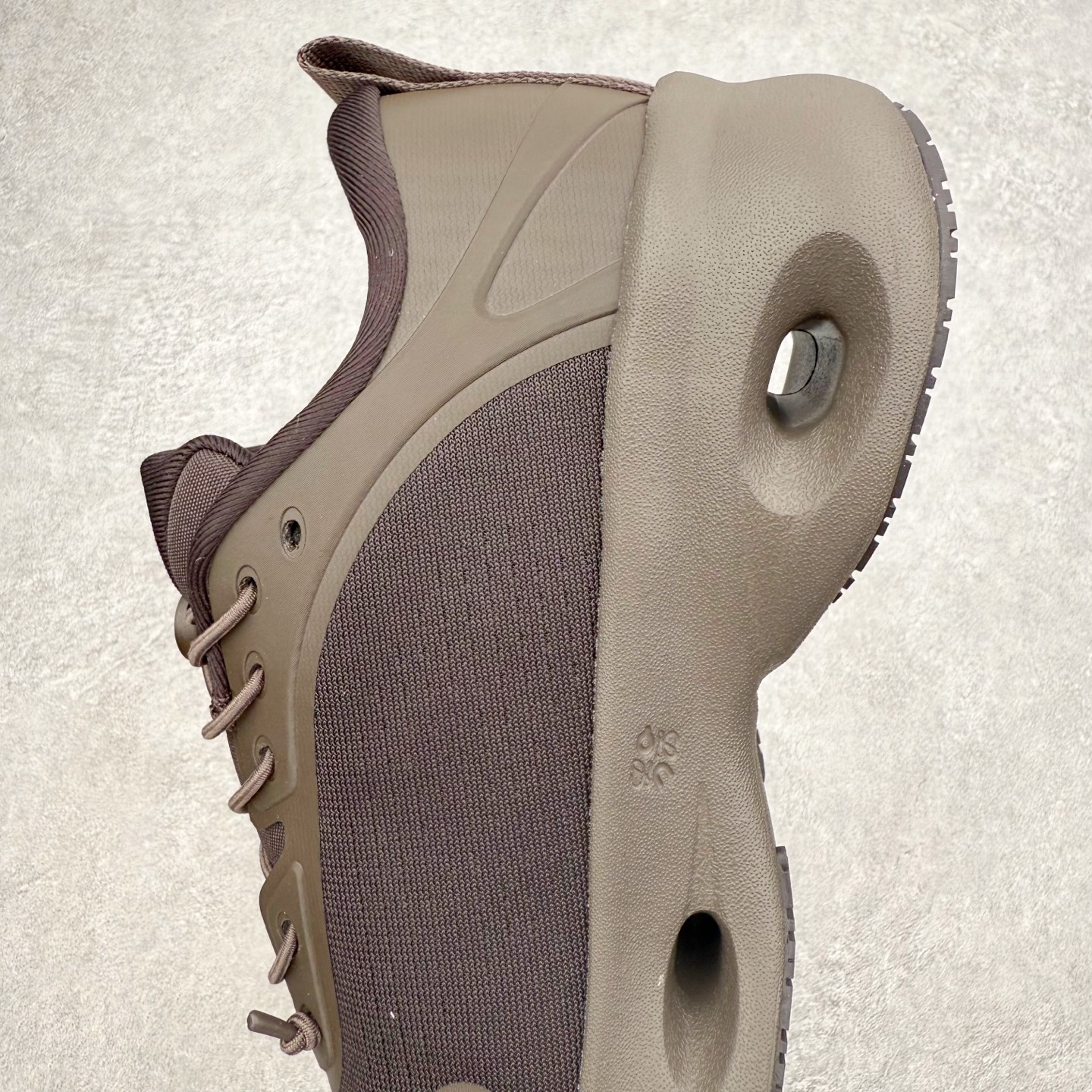 图片[7]-＃莞产 LOEWE罗意威 x ON昂跑 联名款 Cloudsolo系列 •原鞋一致橡胶底 原版高弹MD 加爆米花料 •正确后跟小蛮腰 •Logo立体有光泽度 •正确鞋头饱满立体 •鞋舌TPU立体高频 •正确鞋面网布多层厚实材料 •后跟织带高频立体 织带上浆加硬 •正确鞋带头滴胶柔软 •正确鞋垫前薄后厚有弹性（欧奈斯材料，非普通海玻璃） 尺码：36 36.5 37 37.5 38 38.5 39 40 40.5 41 42 42.5 43 44 44.5 45 46（真半码）-选品中心