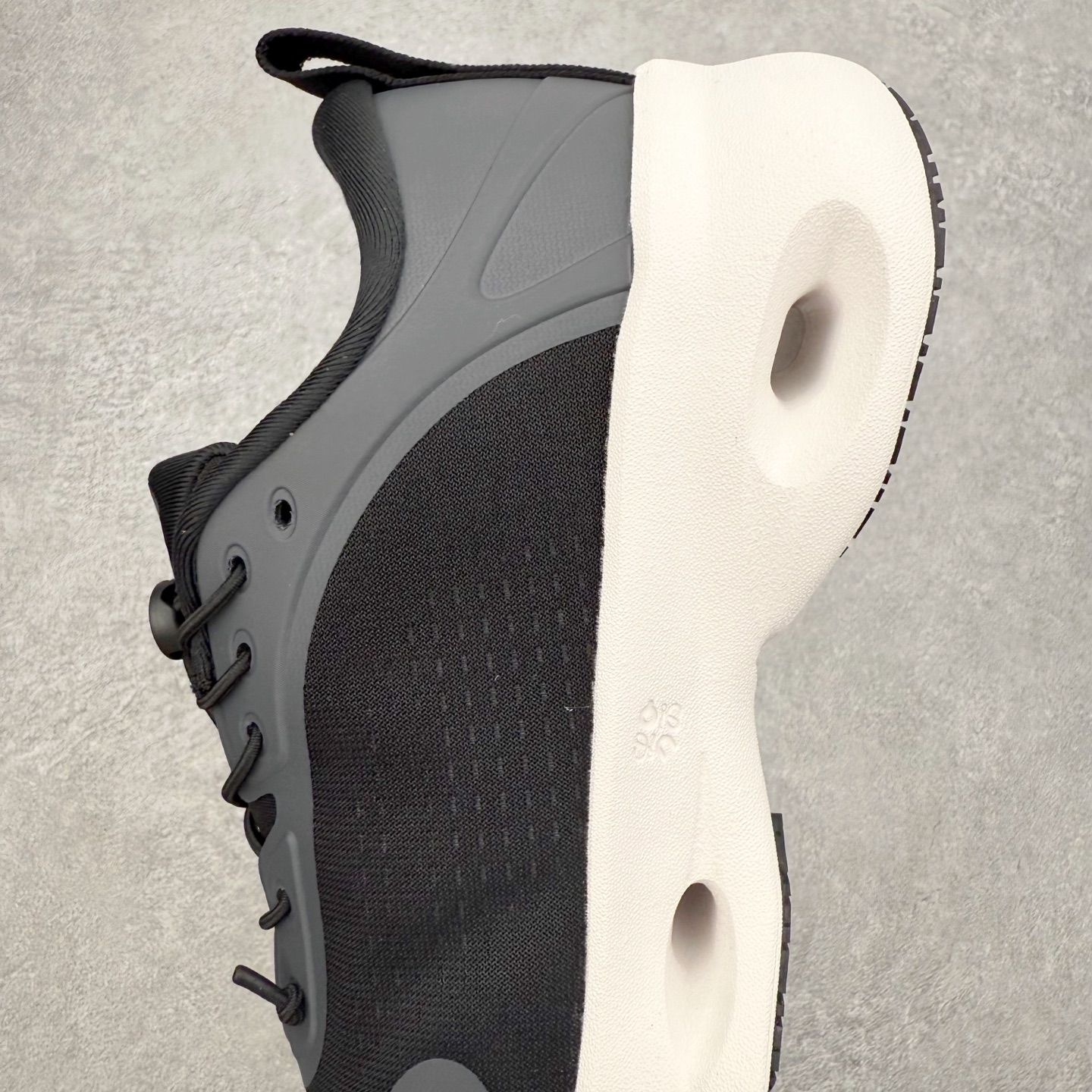 图片[7]-＃莞产 LOEWE罗意威 x ON昂跑 联名款 Cloudsolo系列 •原鞋一致橡胶底 原版高弹MD 加爆米花料 •正确后跟小蛮腰 •Logo立体有光泽度 •正确鞋头饱满立体 •鞋舌TPU立体高频 •正确鞋面网布多层厚实材料 •后跟织带高频立体 织带上浆加硬 •正确鞋带头滴胶柔软 •正确鞋垫前薄后厚有弹性（欧奈斯材料，非普通海玻璃） 尺码：36 36.5 37 37.5 38 38.5 39 40 40.5 41 42 42.5 43 44 44.5 45 46（真半码）-选品中心