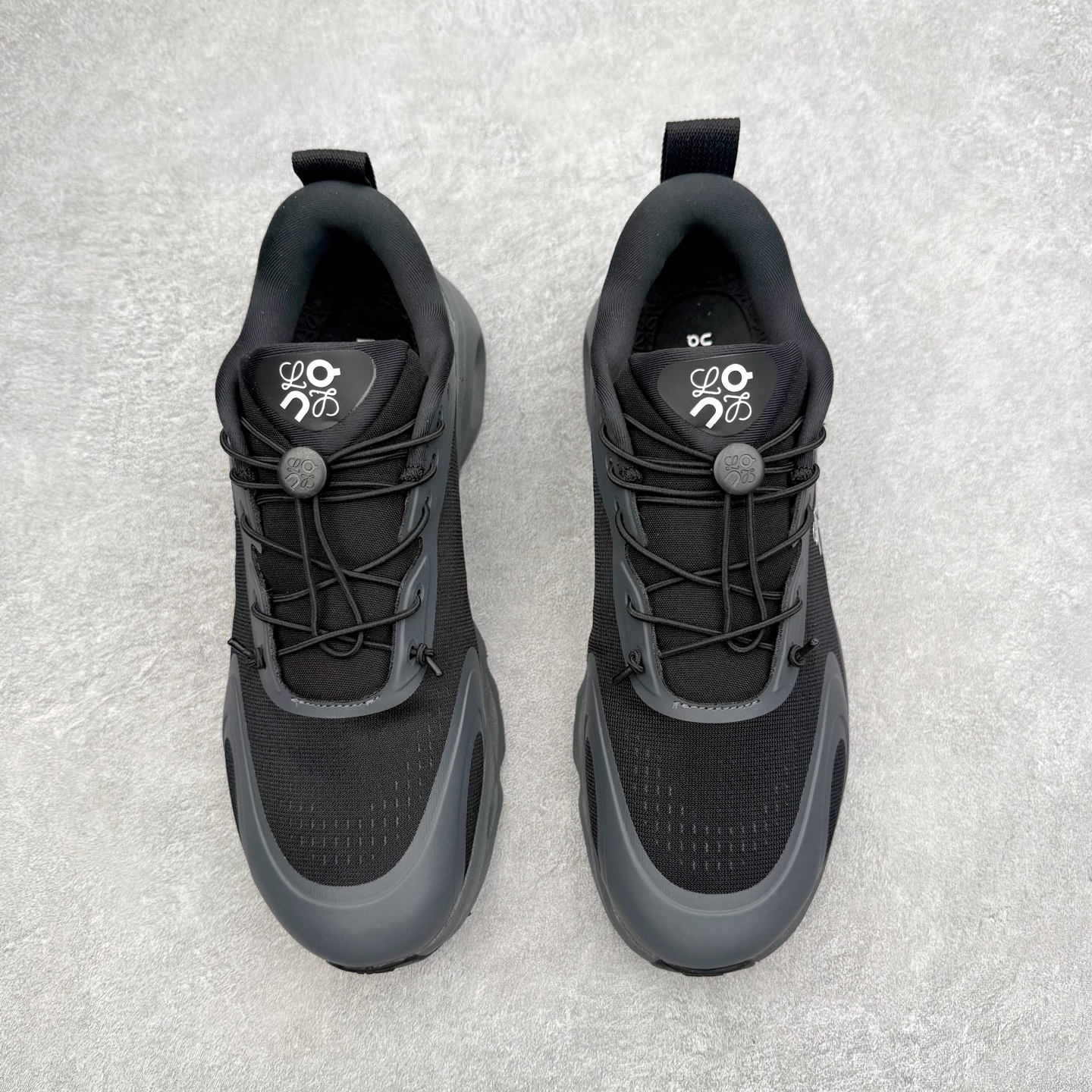 图片[2]-＃莞产 LOEWE罗意威 x ON昂跑 联名款 Cloudsolo系列 •原鞋一致橡胶底 原版高弹MD 加爆米花料 •正确后跟小蛮腰 •Logo立体有光泽度 •正确鞋头饱满立体 •鞋舌TPU立体高频 •正确鞋面网布多层厚实材料 •后跟织带高频立体 织带上浆加硬 •正确鞋带头滴胶柔软 •正确鞋垫前薄后厚有弹性（欧奈斯材料，非普通海玻璃） 尺码：36 36.5 37 37.5 38 38.5 39 40 40.5 41 42 42.5 43 44 44.5 45 46（真半码）-选品中心