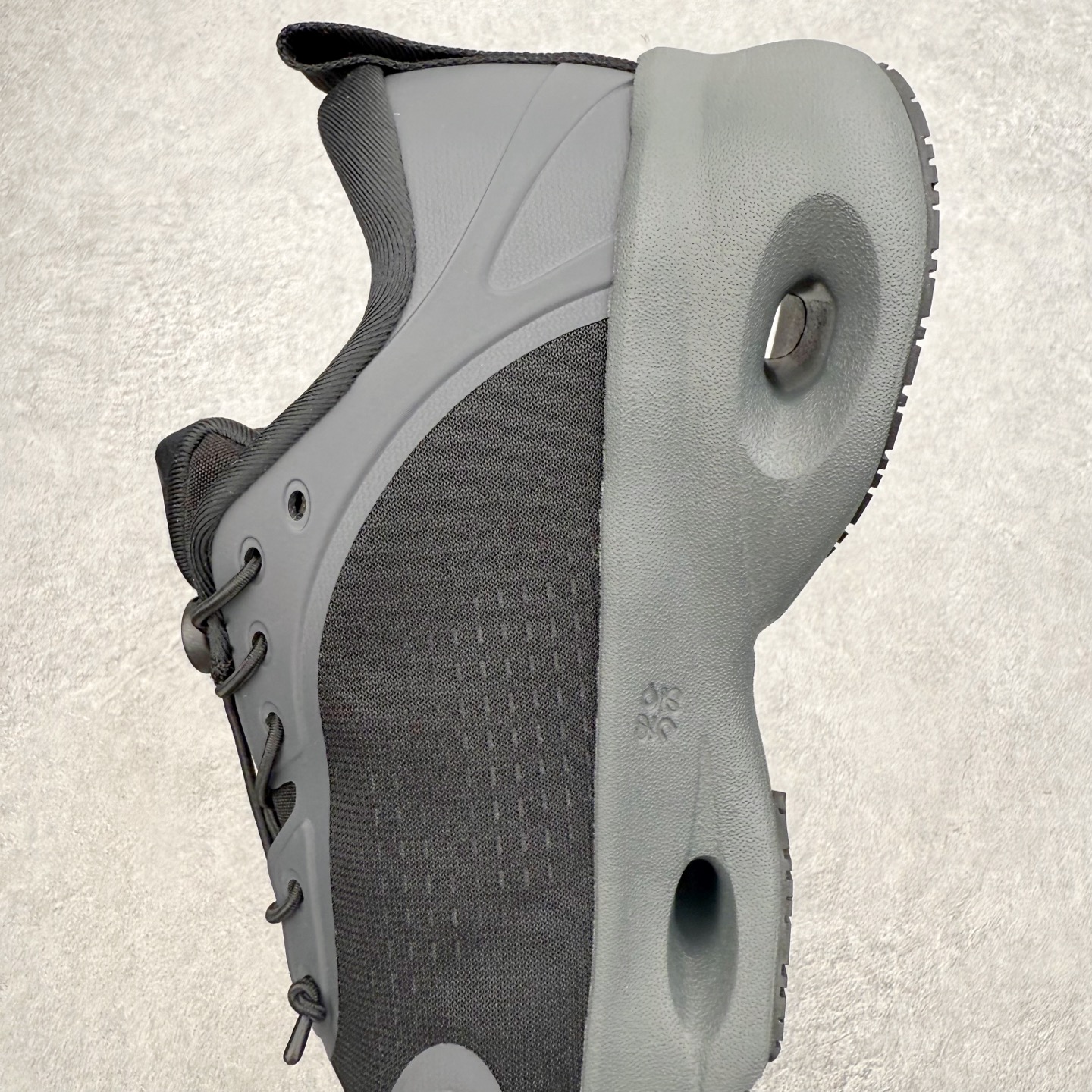 图片[7]-＃莞产 LOEWE罗意威 x ON昂跑 联名款 Cloudsolo系列 •原鞋一致橡胶底 原版高弹MD 加爆米花料 •正确后跟小蛮腰 •Logo立体有光泽度 •正确鞋头饱满立体 •鞋舌TPU立体高频 •正确鞋面网布多层厚实材料 •后跟织带高频立体 织带上浆加硬 •正确鞋带头滴胶柔软 •正确鞋垫前薄后厚有弹性（欧奈斯材料，非普通海玻璃） 尺码：36 36.5 37 37.5 38 38.5 39 40 40.5 41 42 42.5 43 44 44.5 45 46（真半码）-选品中心