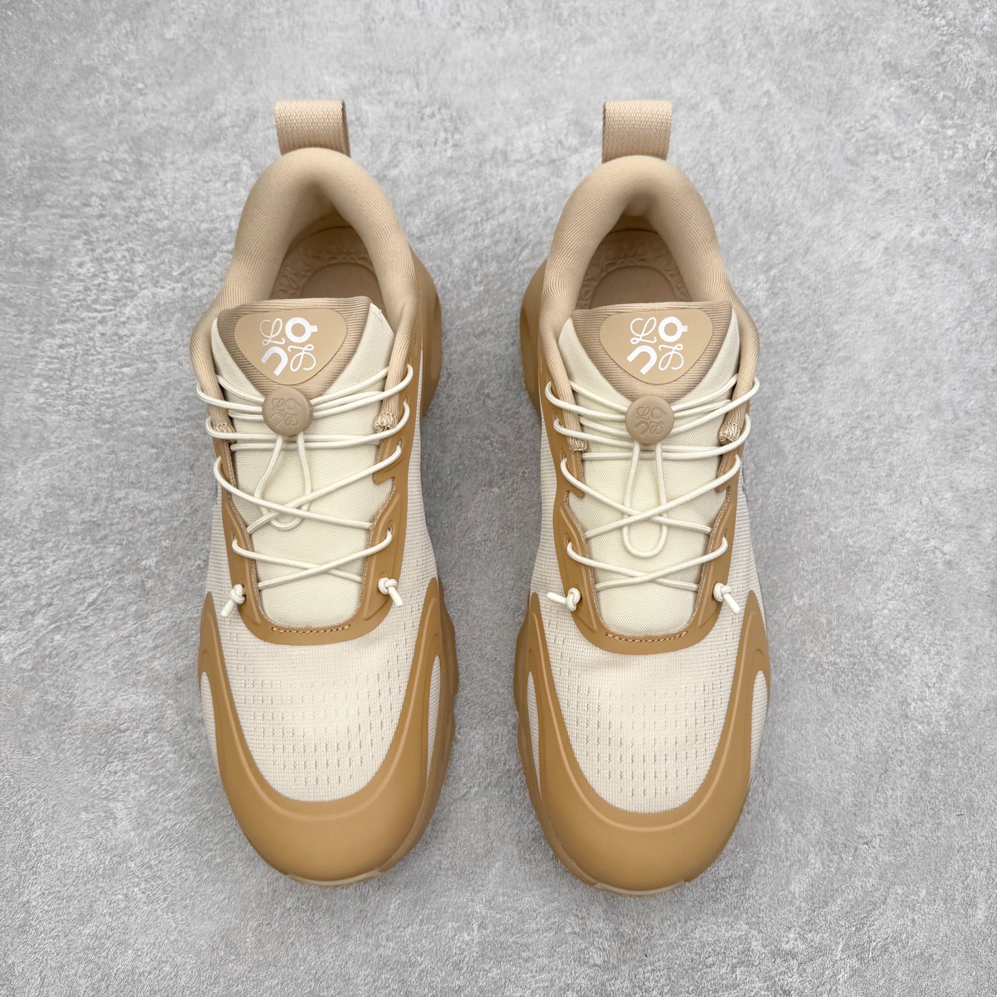 图片[2]-＃莞产 LOEWE罗意威 x ON昂跑 联名款 Cloudsolo系列 •原鞋一致橡胶底 原版高弹MD 加爆米花料 •正确后跟小蛮腰 •Logo立体有光泽度 •正确鞋头饱满立体 •鞋舌TPU立体高频 •正确鞋面网布多层厚实材料 •后跟织带高频立体 织带上浆加硬 •正确鞋带头滴胶柔软 •正确鞋垫前薄后厚有弹性（欧奈斯材料，非普通海玻璃） 尺码：36 36.5 37 37.5 38 38.5 39 40 40.5 41 42 42.5 43 44 44.5 45 46（真半码）-选品中心