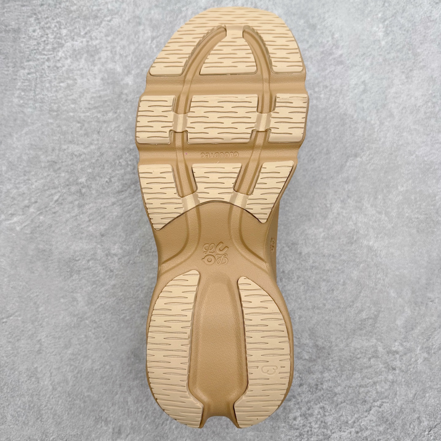 图片[9]-＃莞产 LOEWE罗意威 x ON昂跑 联名款 Cloudsolo系列 •原鞋一致橡胶底 原版高弹MD 加爆米花料 •正确后跟小蛮腰 •Logo立体有光泽度 •正确鞋头饱满立体 •鞋舌TPU立体高频 •正确鞋面网布多层厚实材料 •后跟织带高频立体 织带上浆加硬 •正确鞋带头滴胶柔软 •正确鞋垫前薄后厚有弹性（欧奈斯材料，非普通海玻璃） 尺码：36 36.5 37 37.5 38 38.5 39 40 40.5 41 42 42.5 43 44 44.5 45 46（真半码）-选品中心